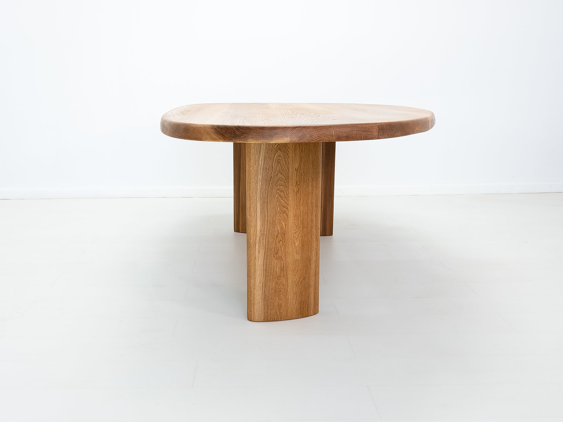 PERI Dining Table