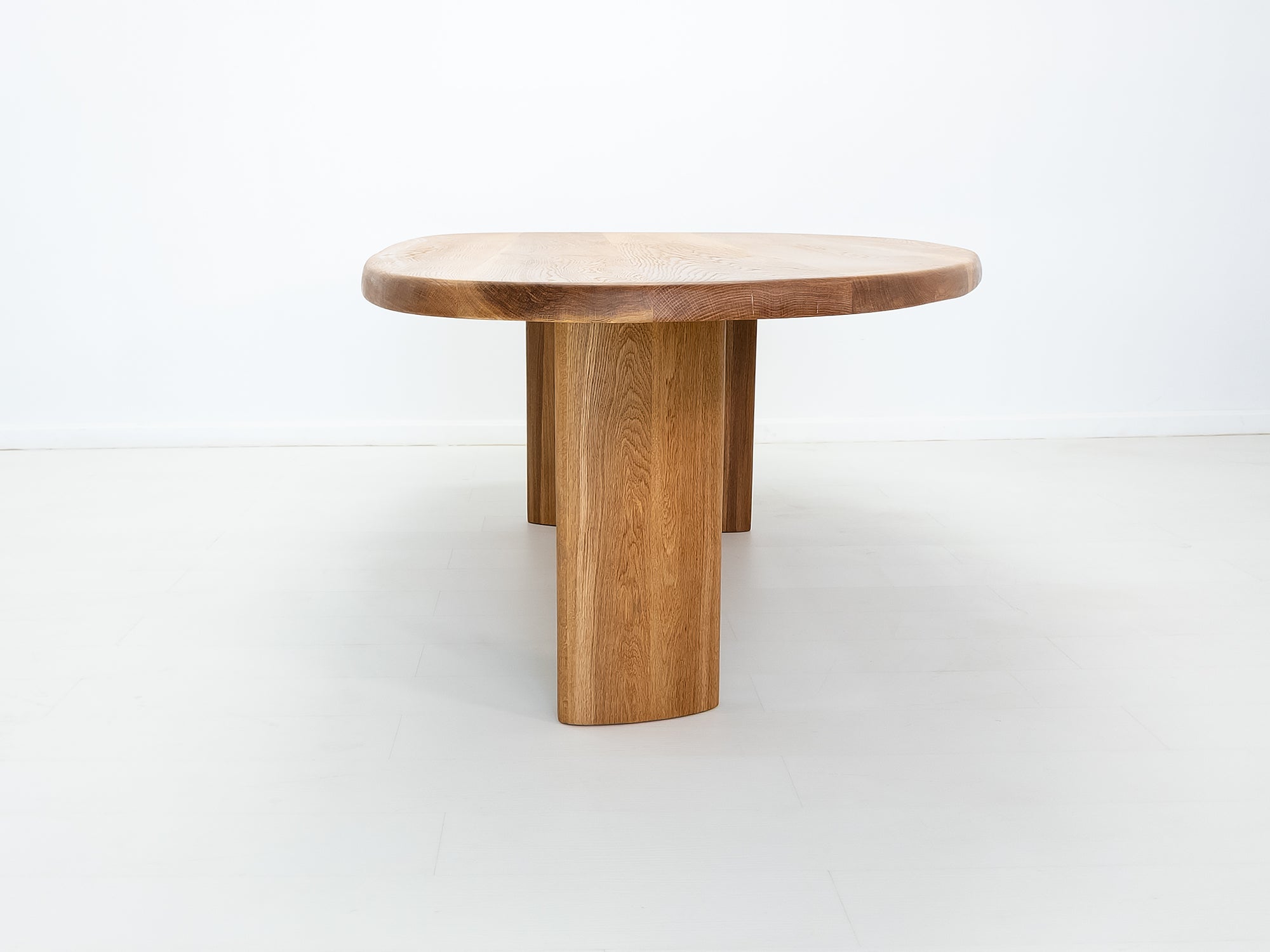 PERI Dining Table