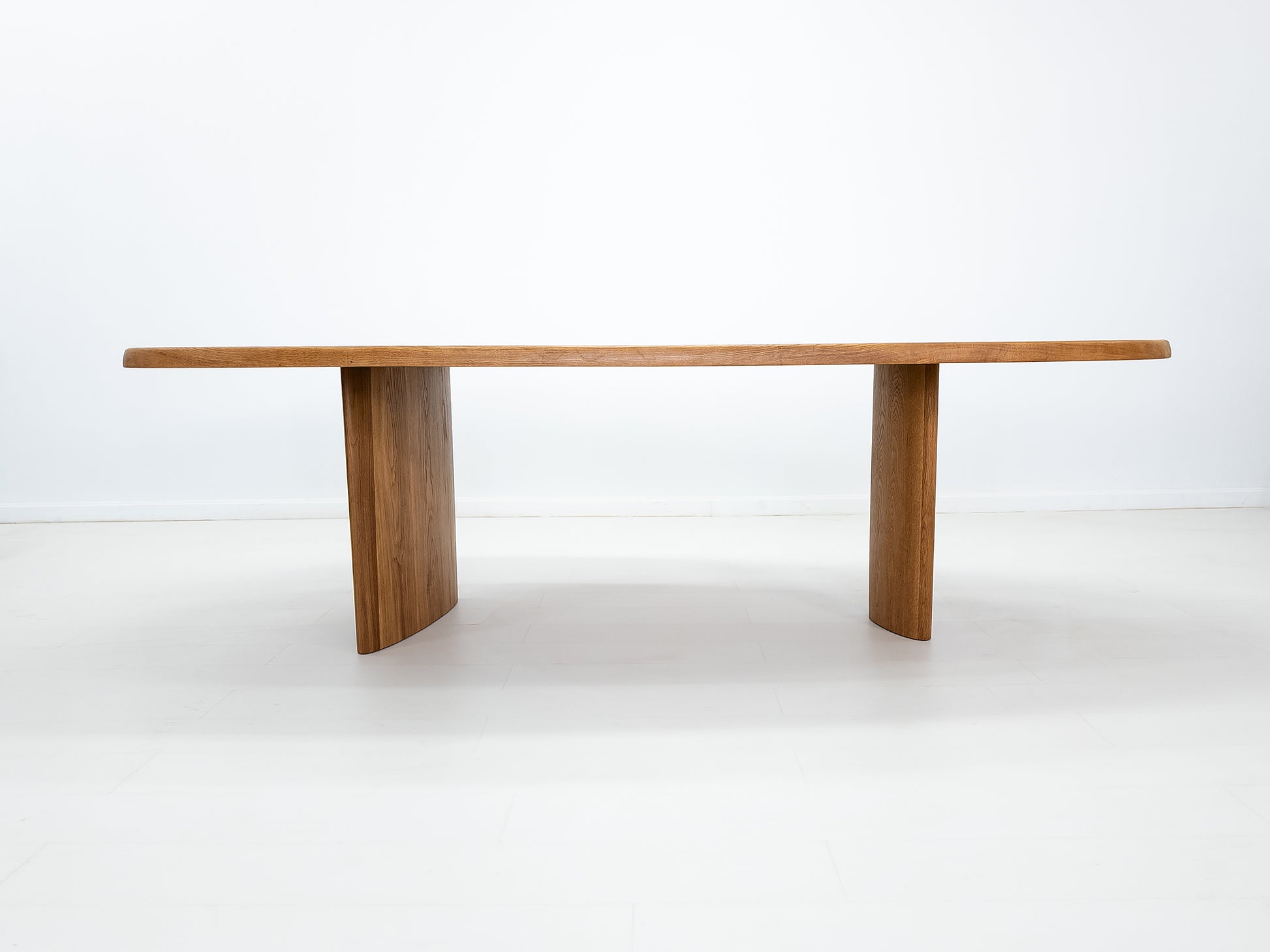 PERI Dining Table
