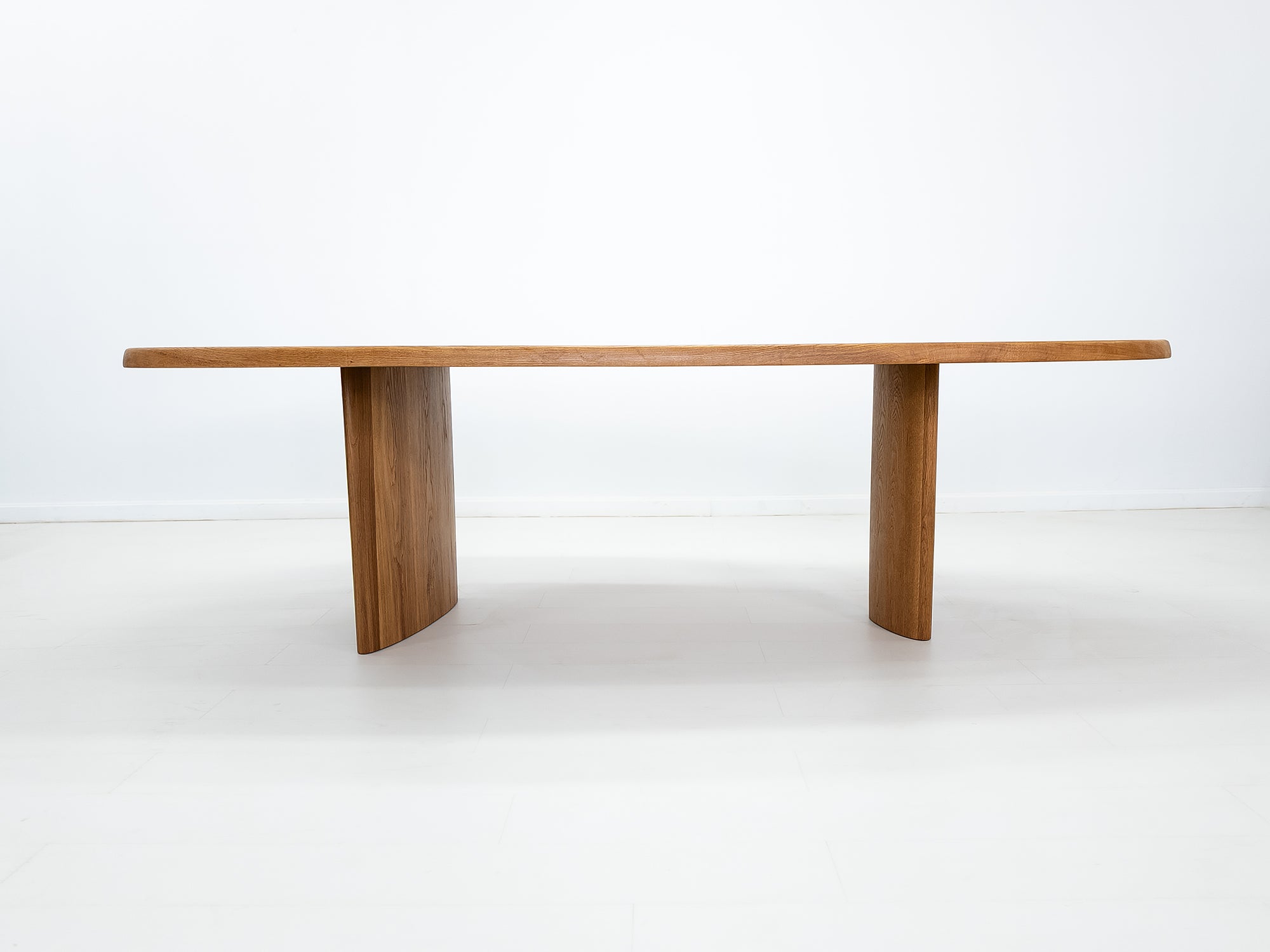 PERI Dining Table
