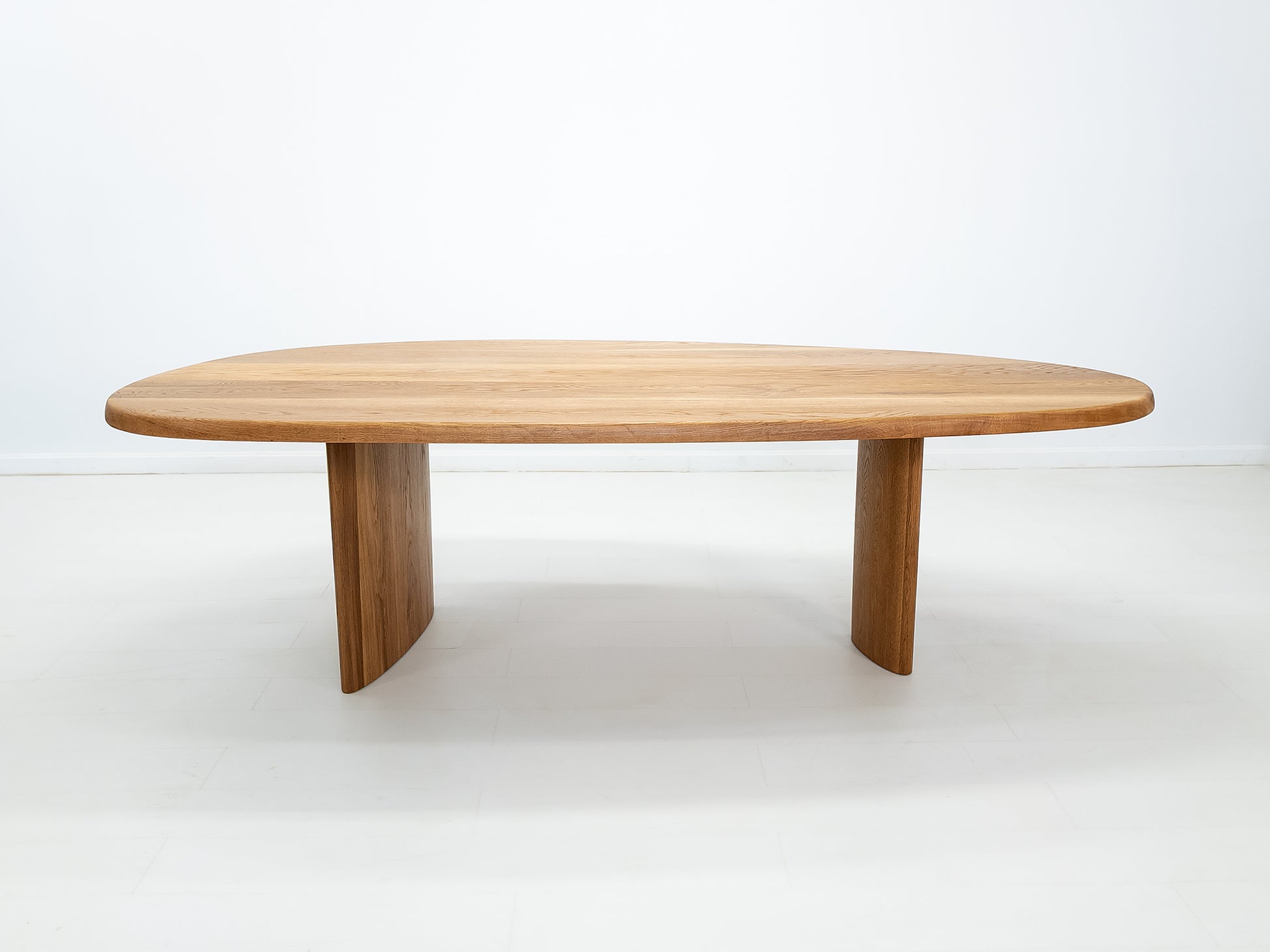 PERI Dining Table