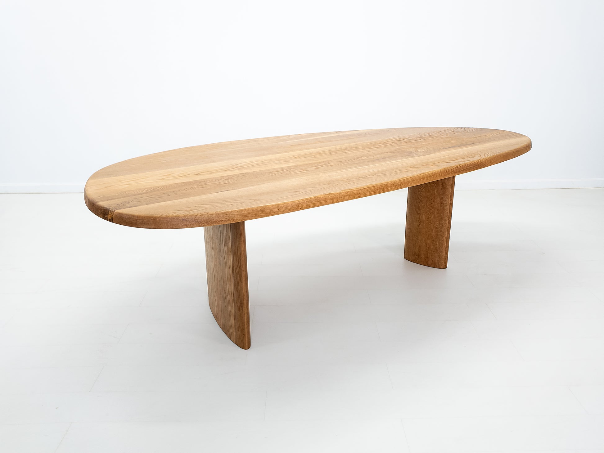PERI Dining Table