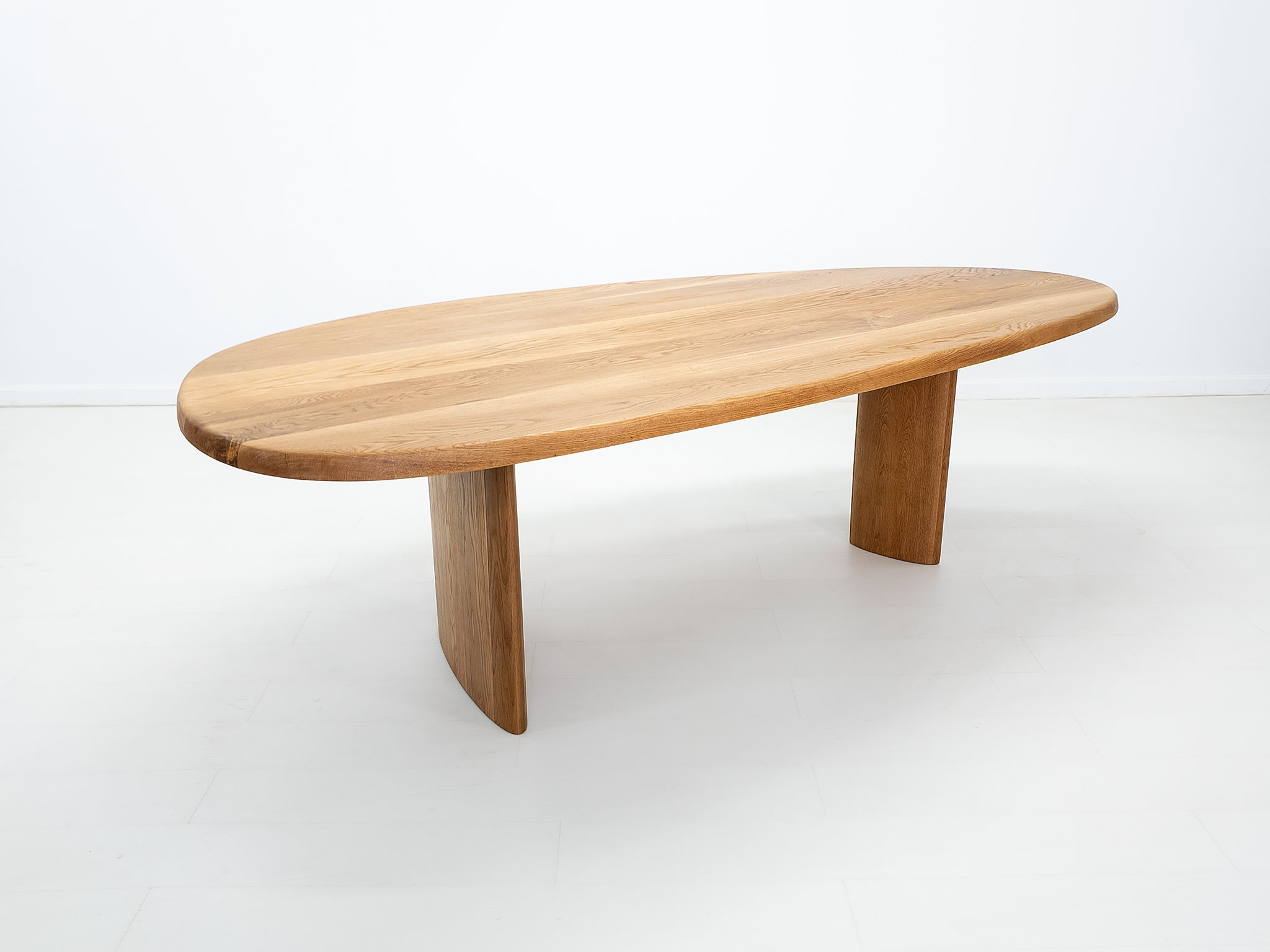 PERI Dining Table