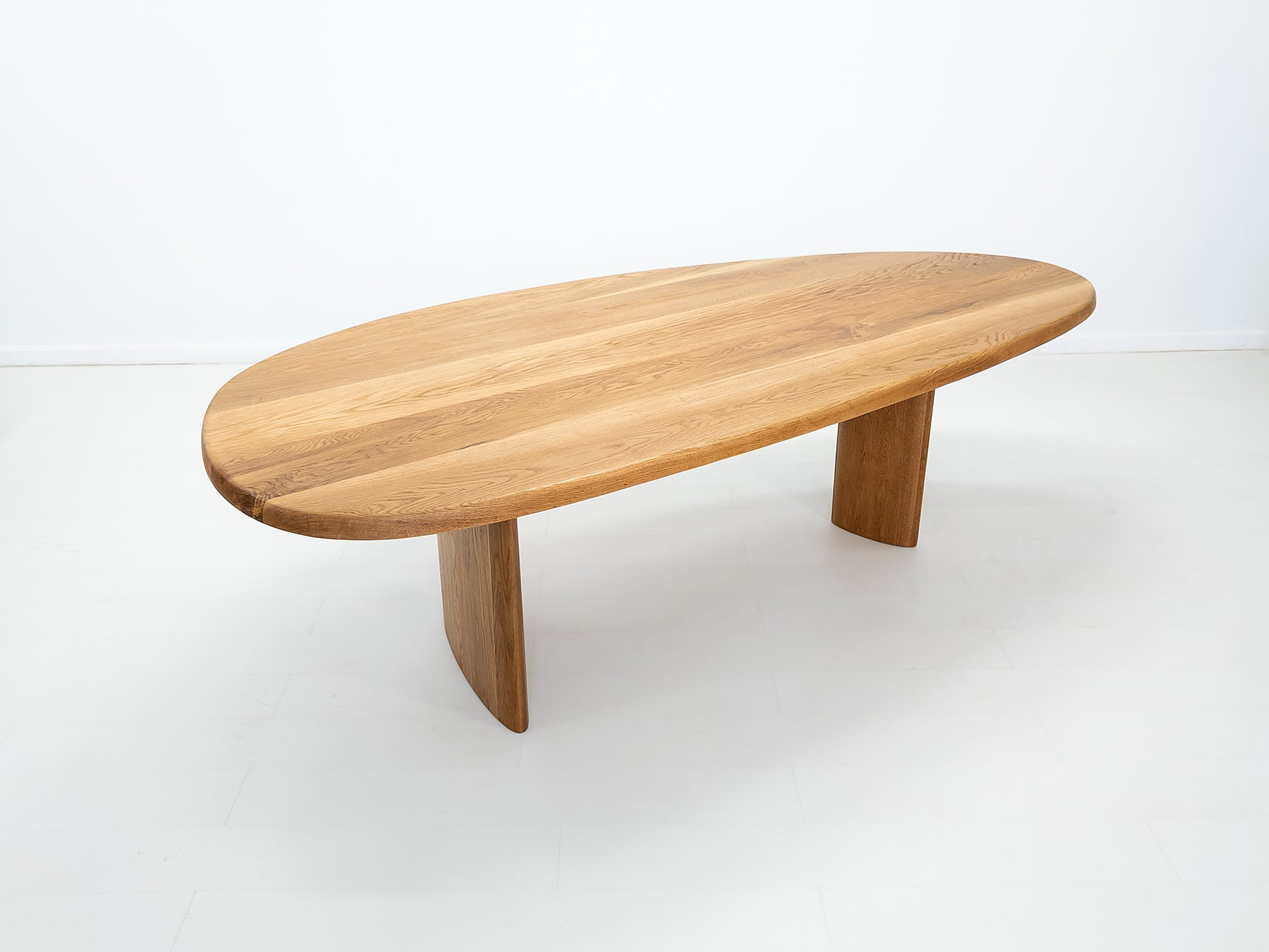 PERI Dining Table