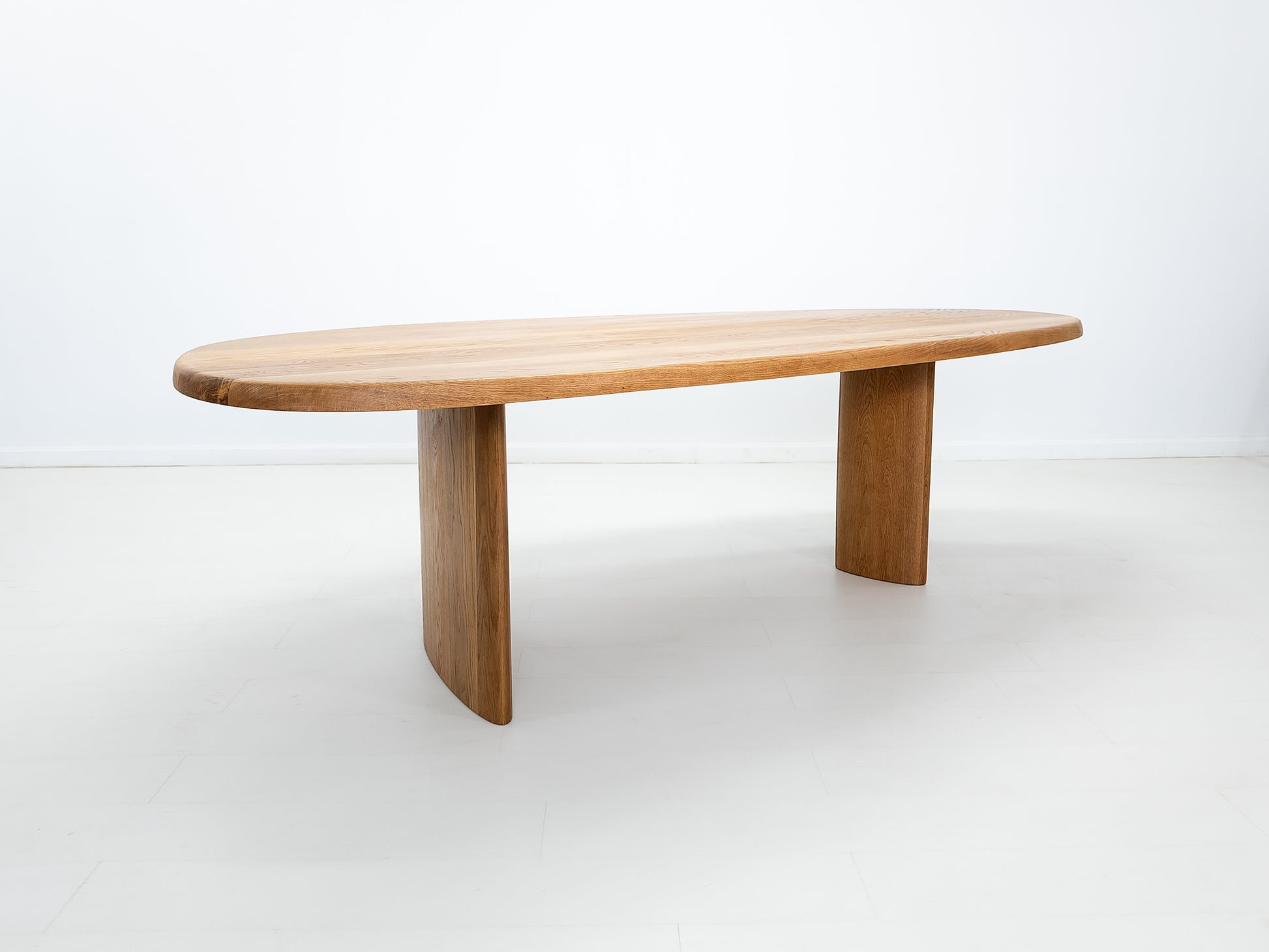 PERI Dining Table