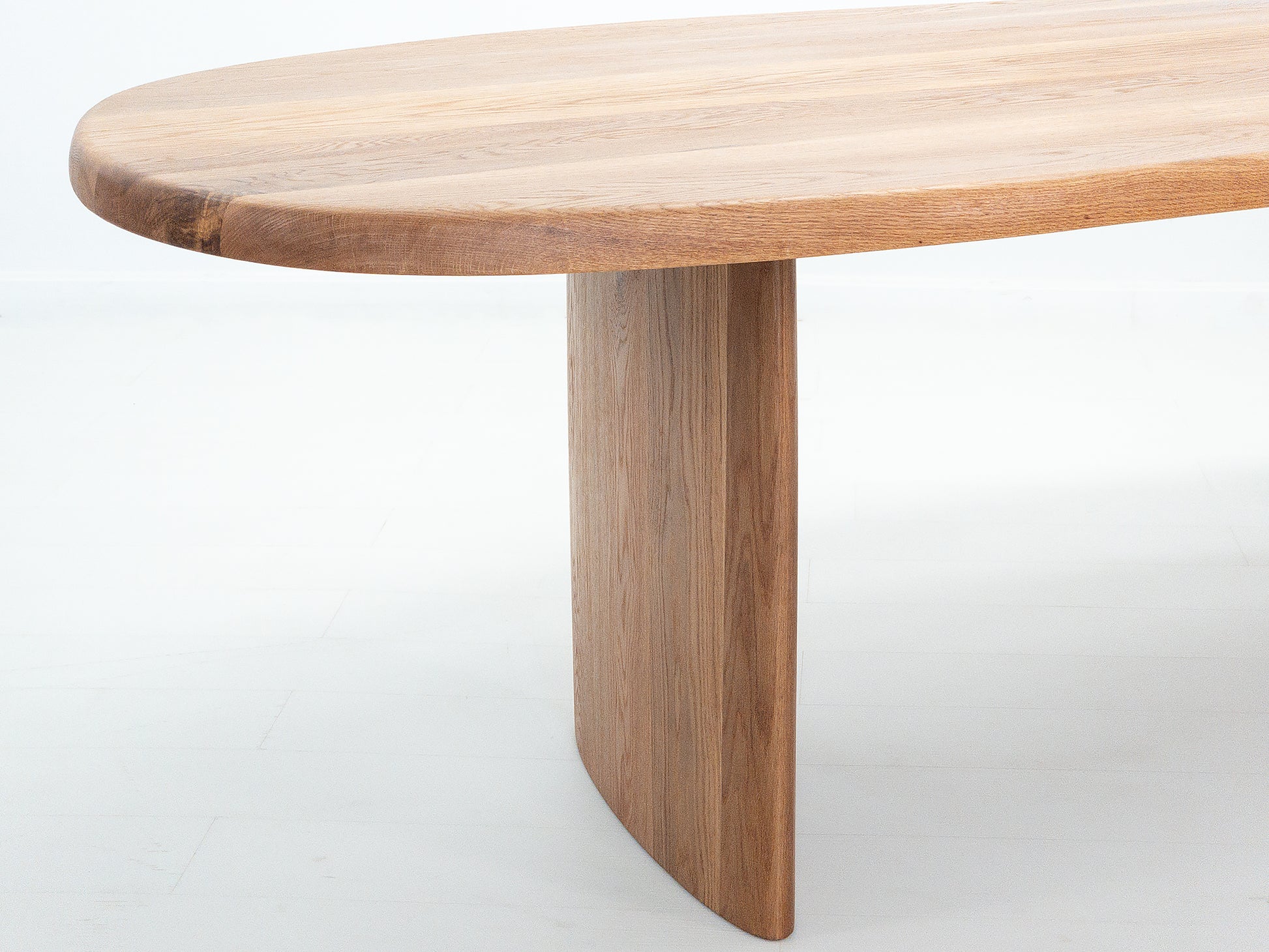 PERI Dining Table