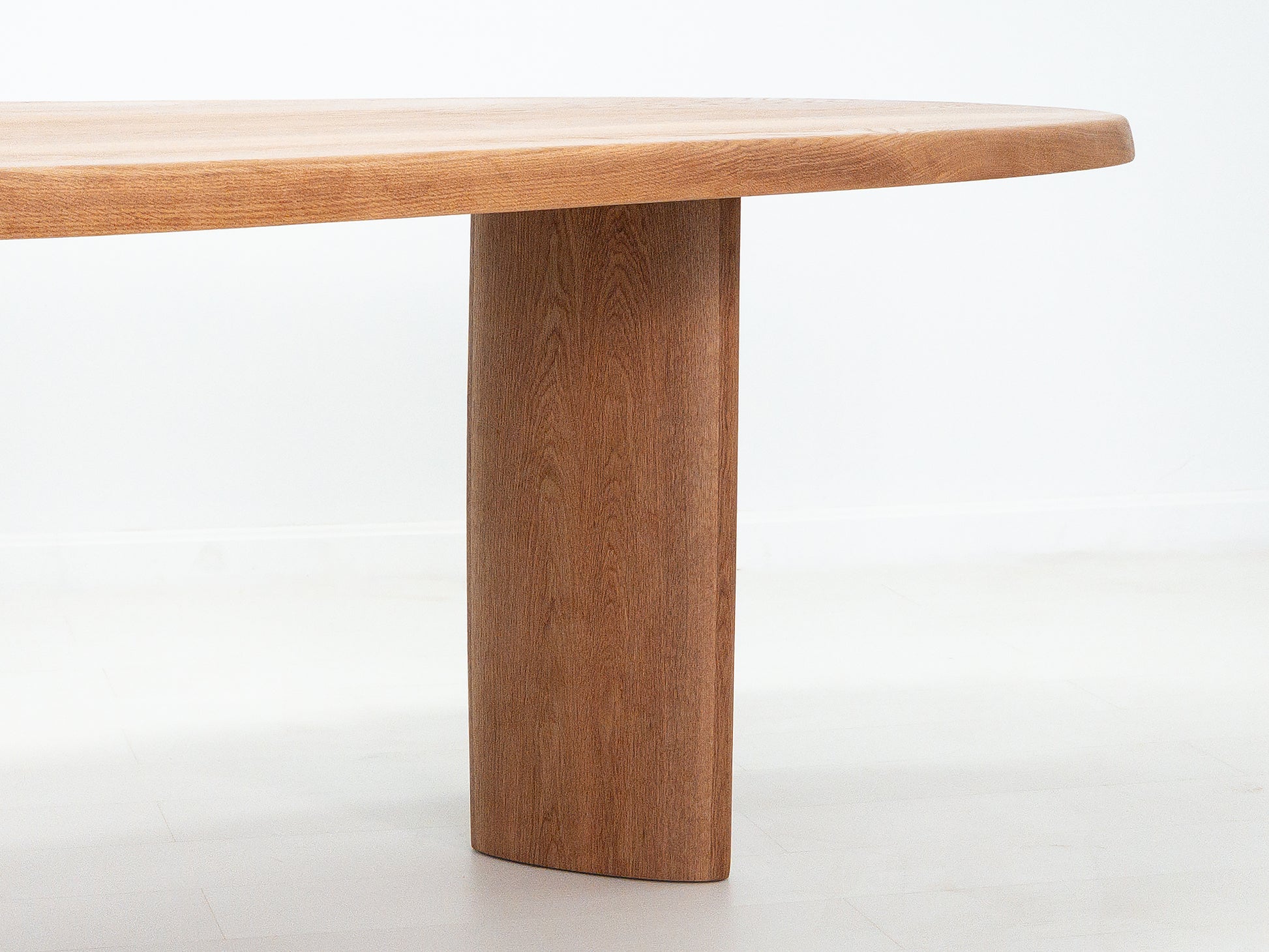 PERI Dining Table
