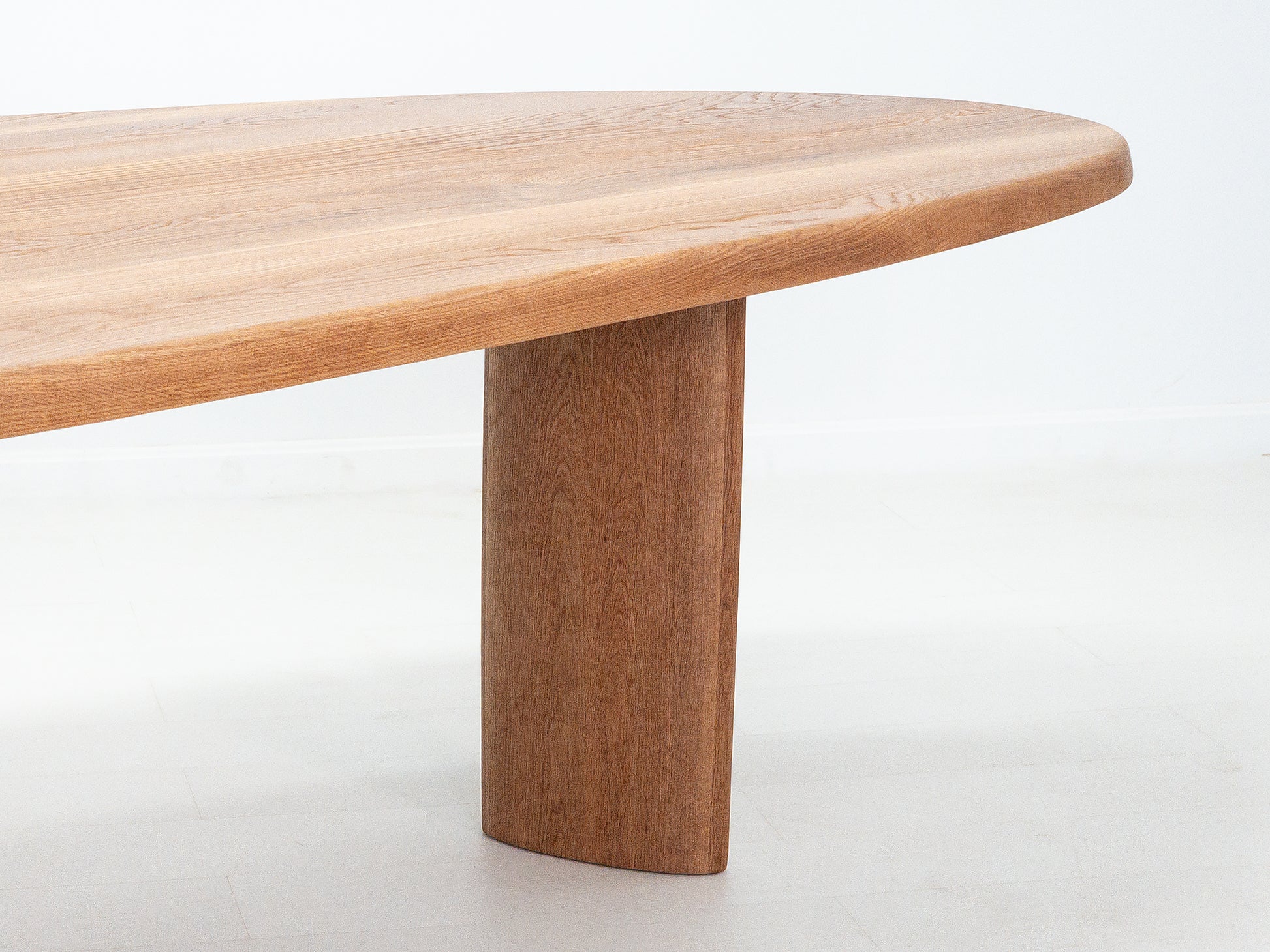 PERI Dining Table