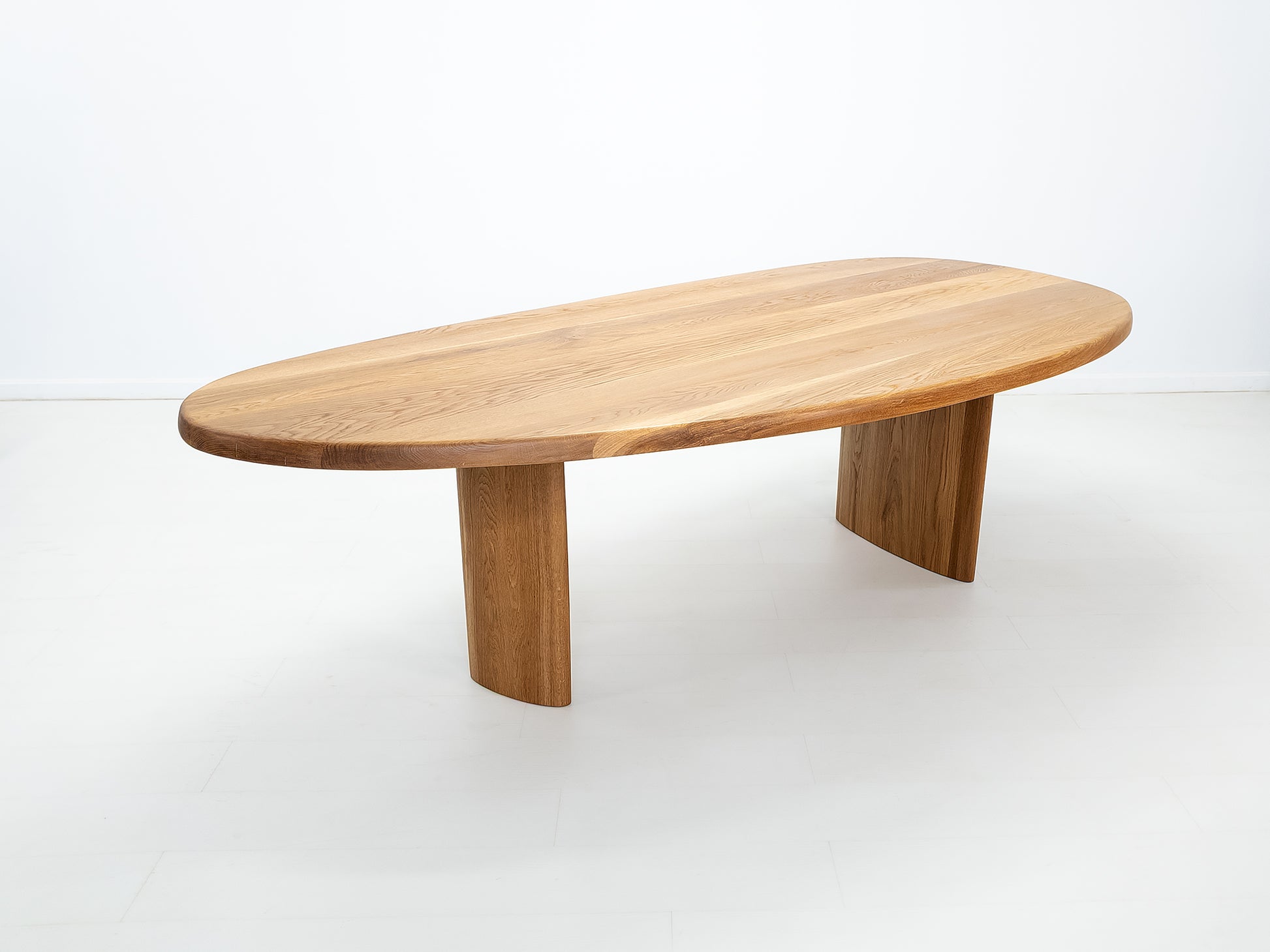 PERI Dining Table