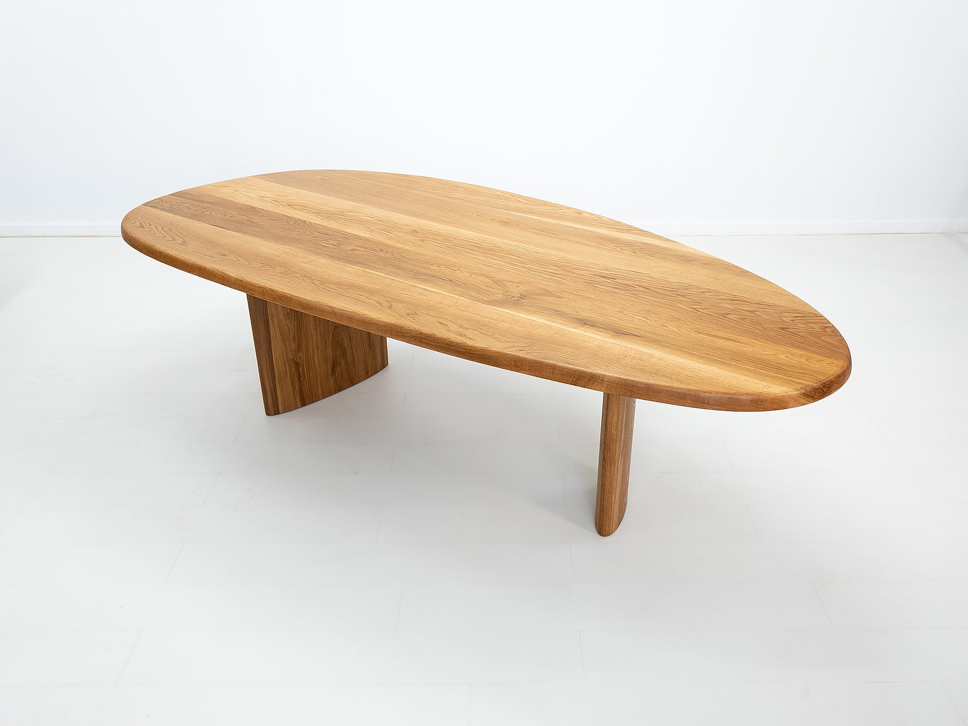 PERI Dining Table
