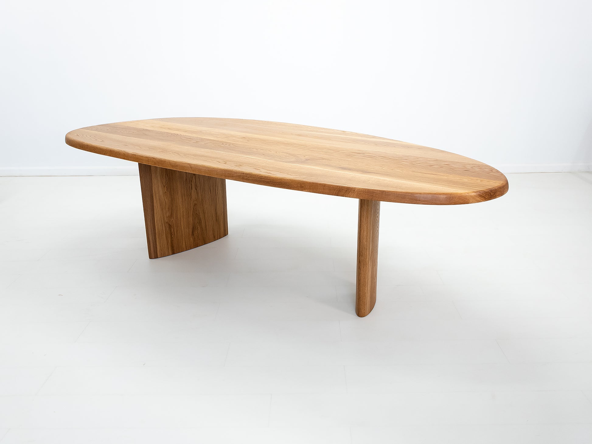 PERI Dining Table