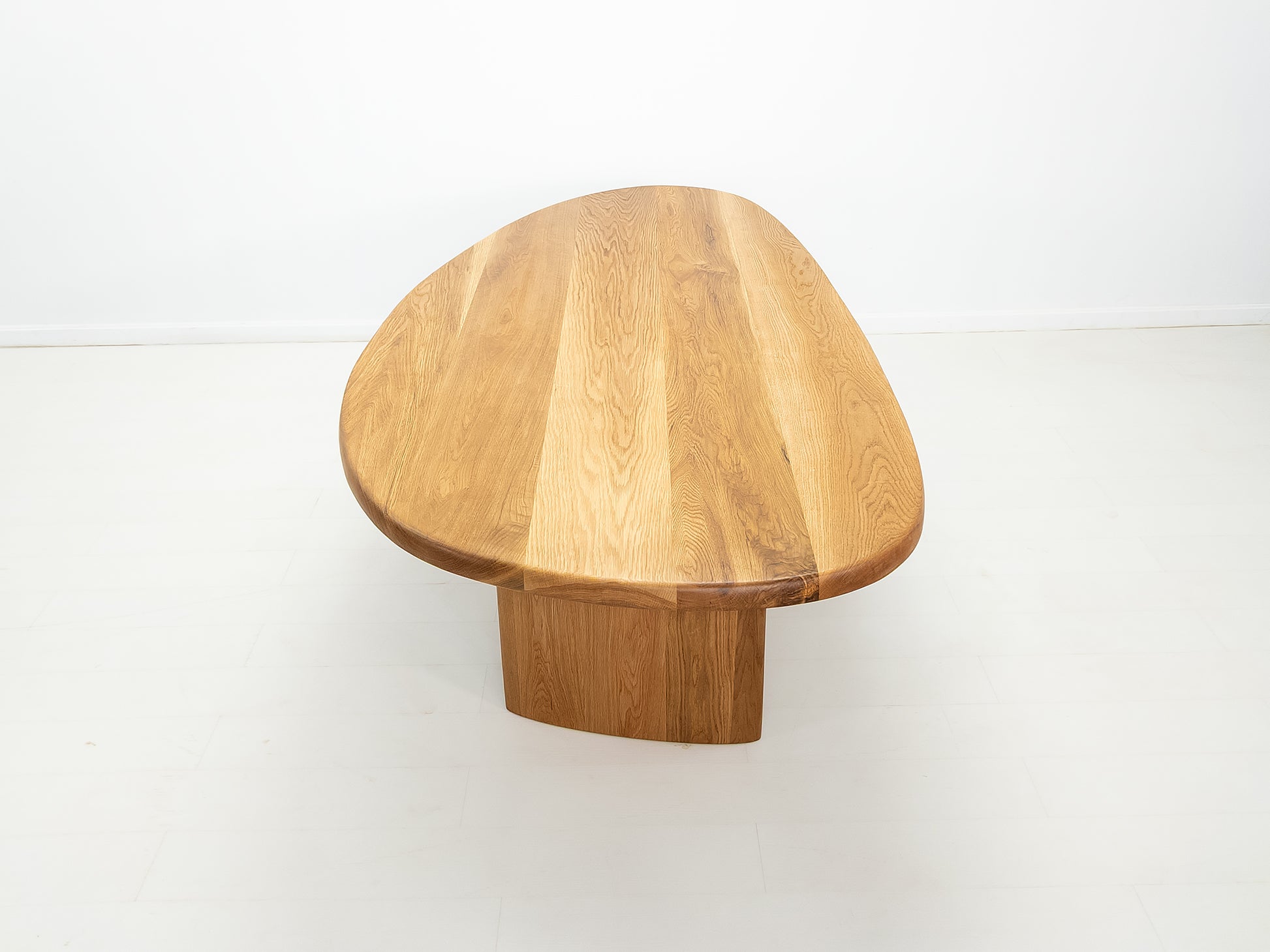 PERI Dining Table