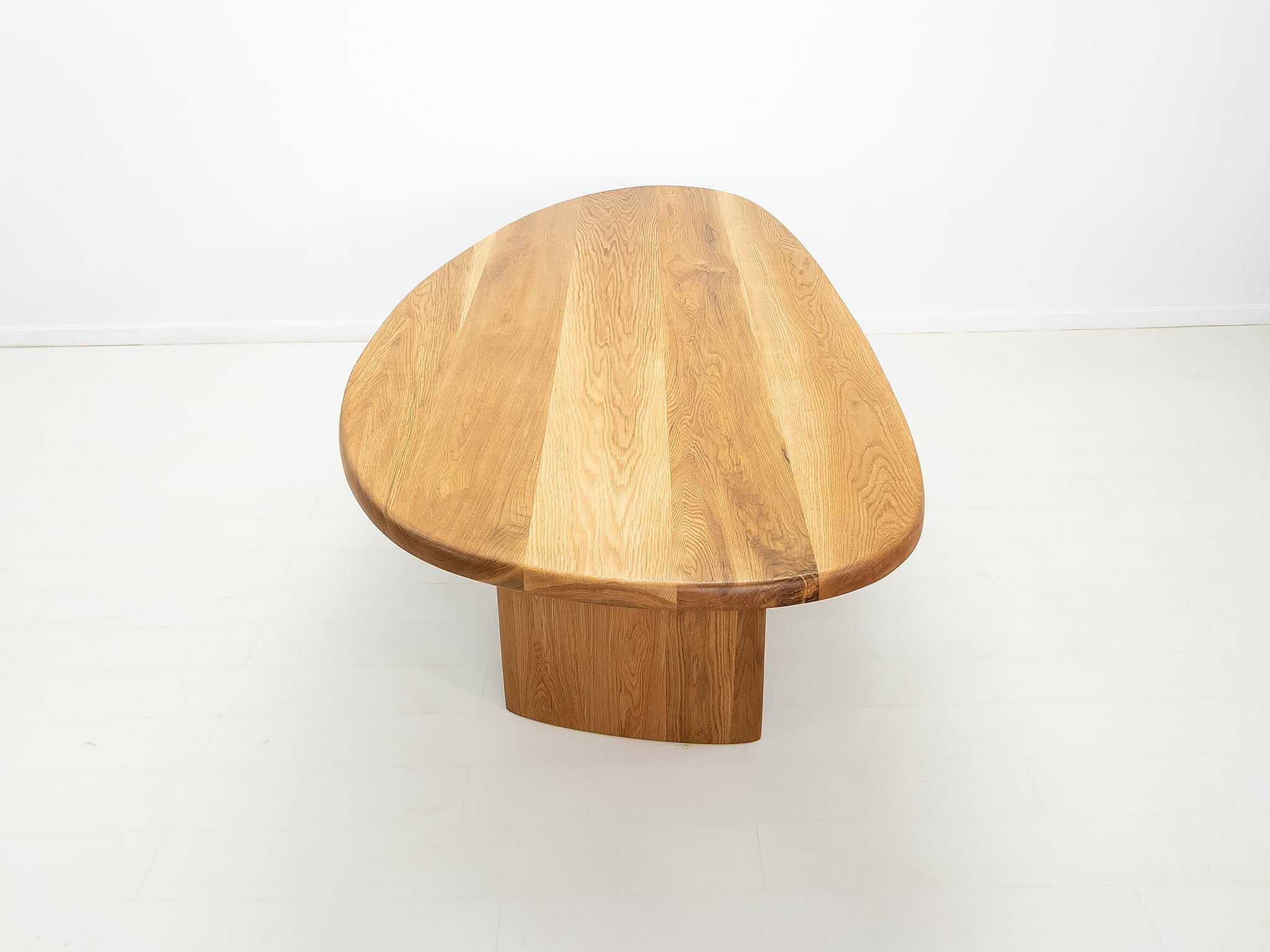 PERI Dining Table