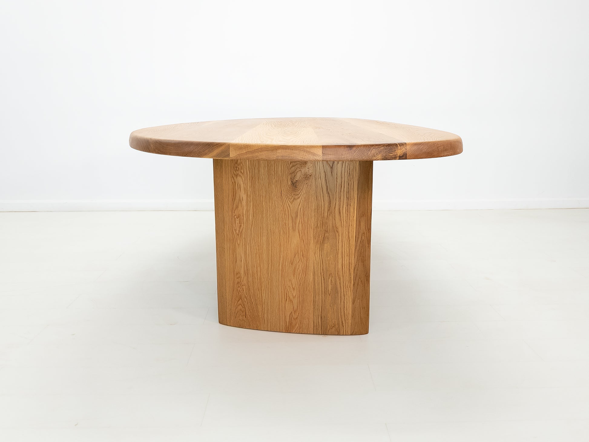 PERI Dining Table