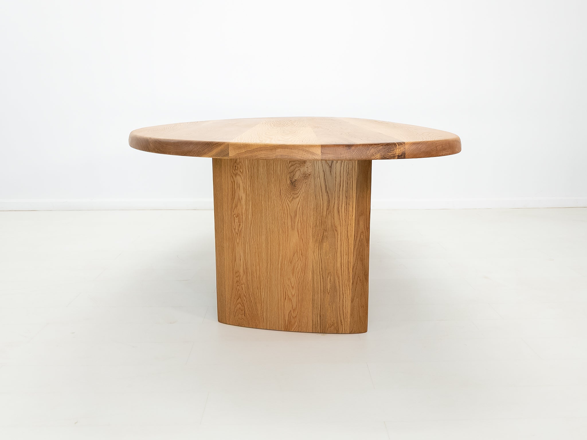 PERI Dining Table