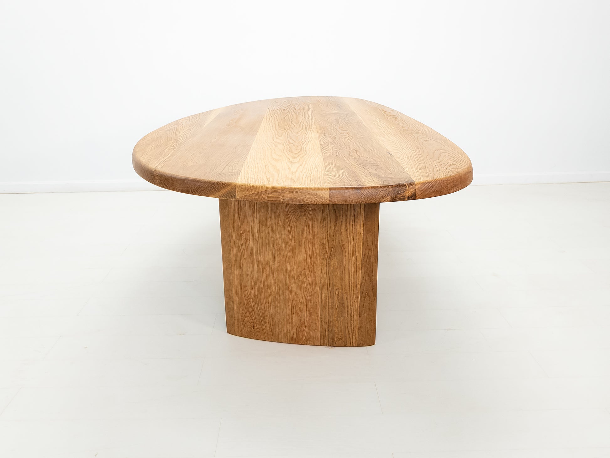 PERI Dining Table