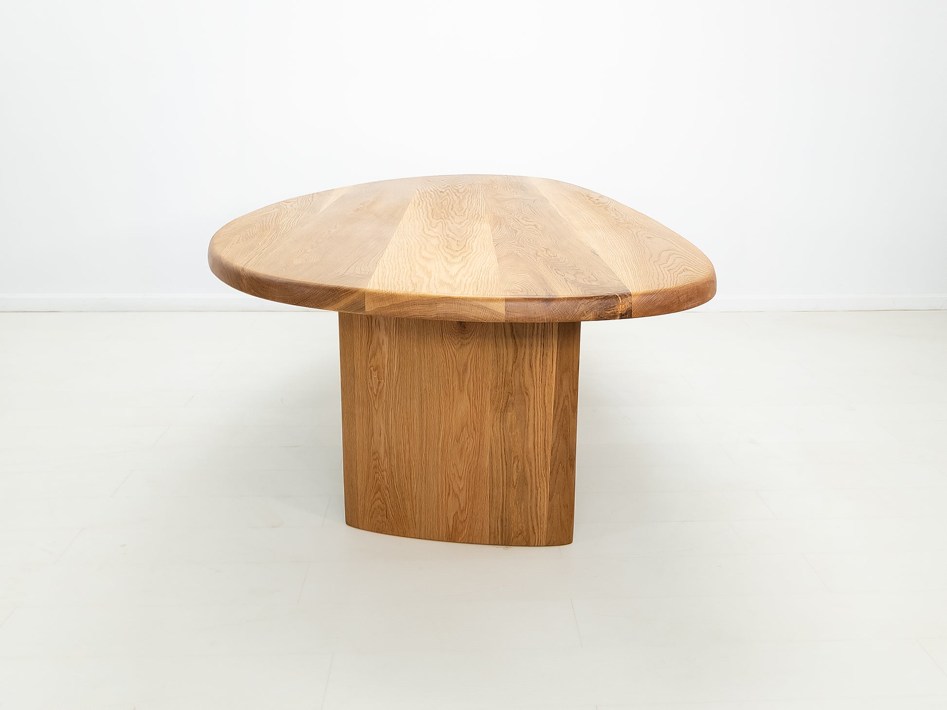 PERI Dining Table
