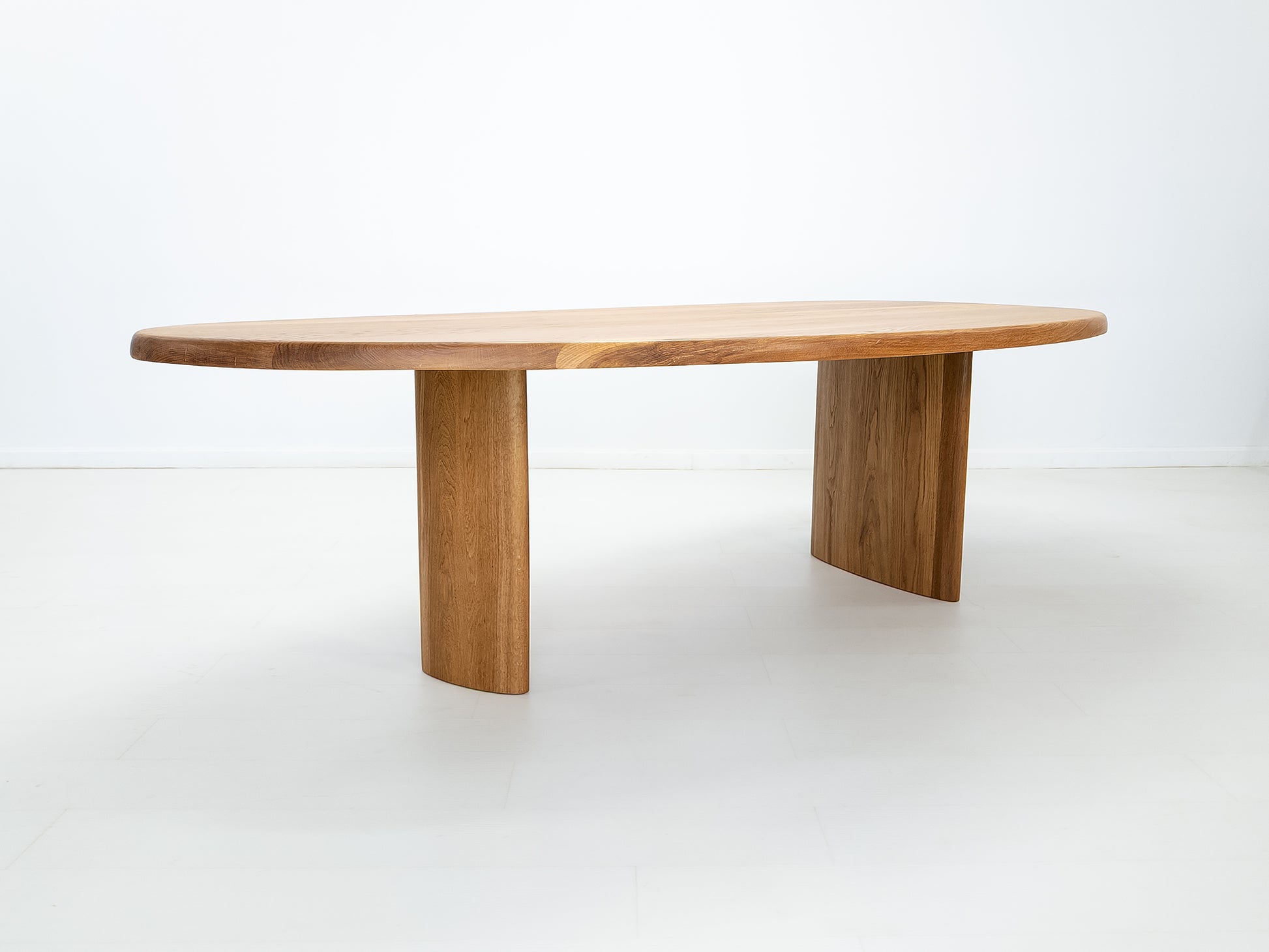 PERI Dining Table