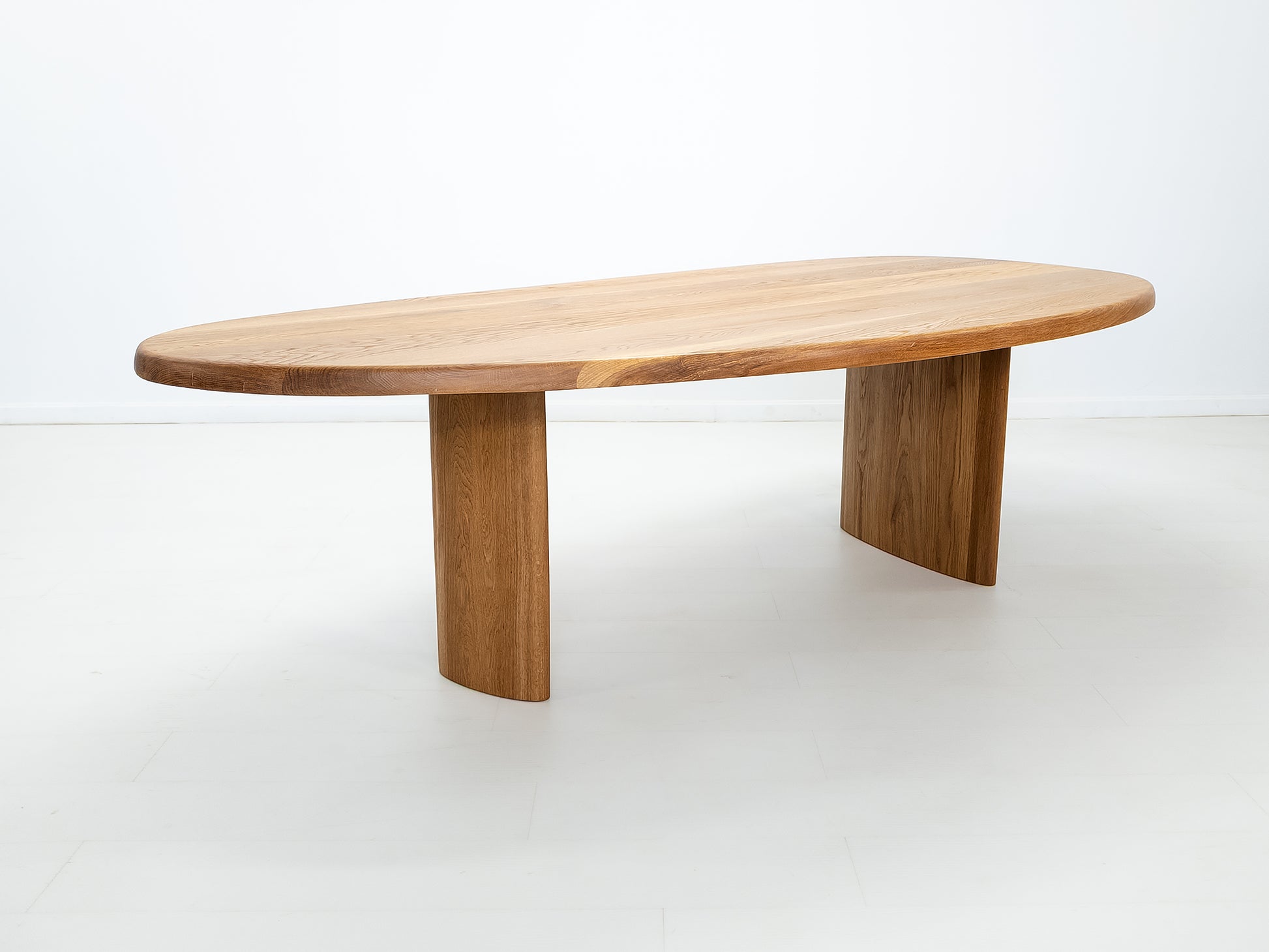 PERI Dining Table