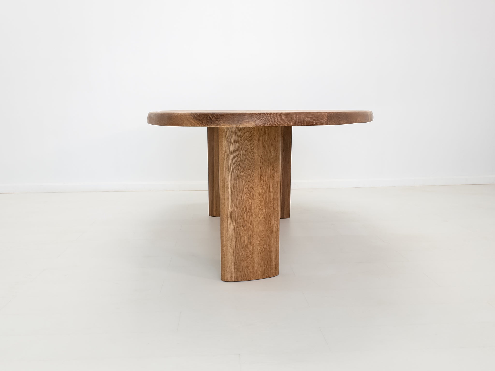 PERI Dining Table