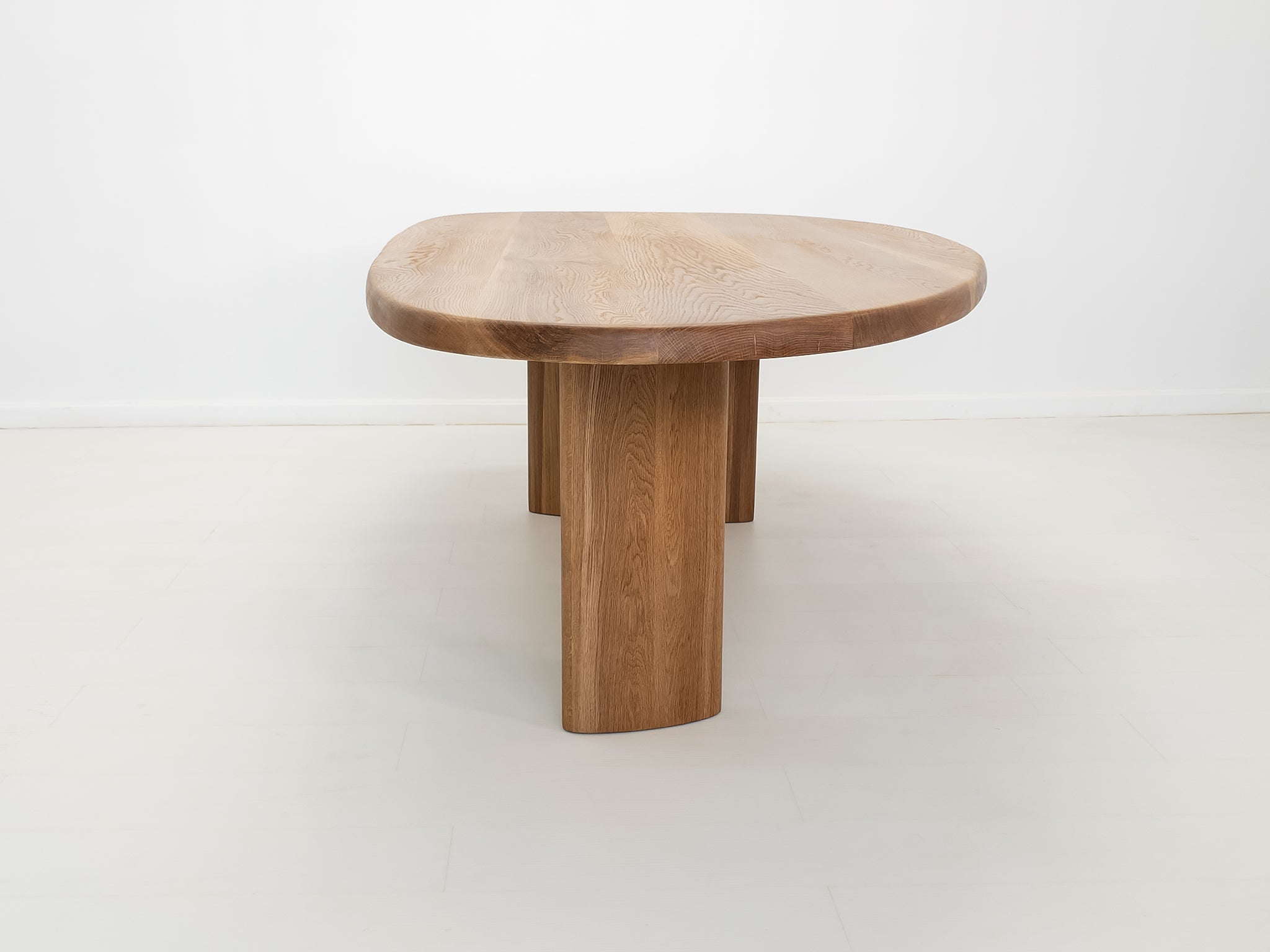 PERI Dining Table