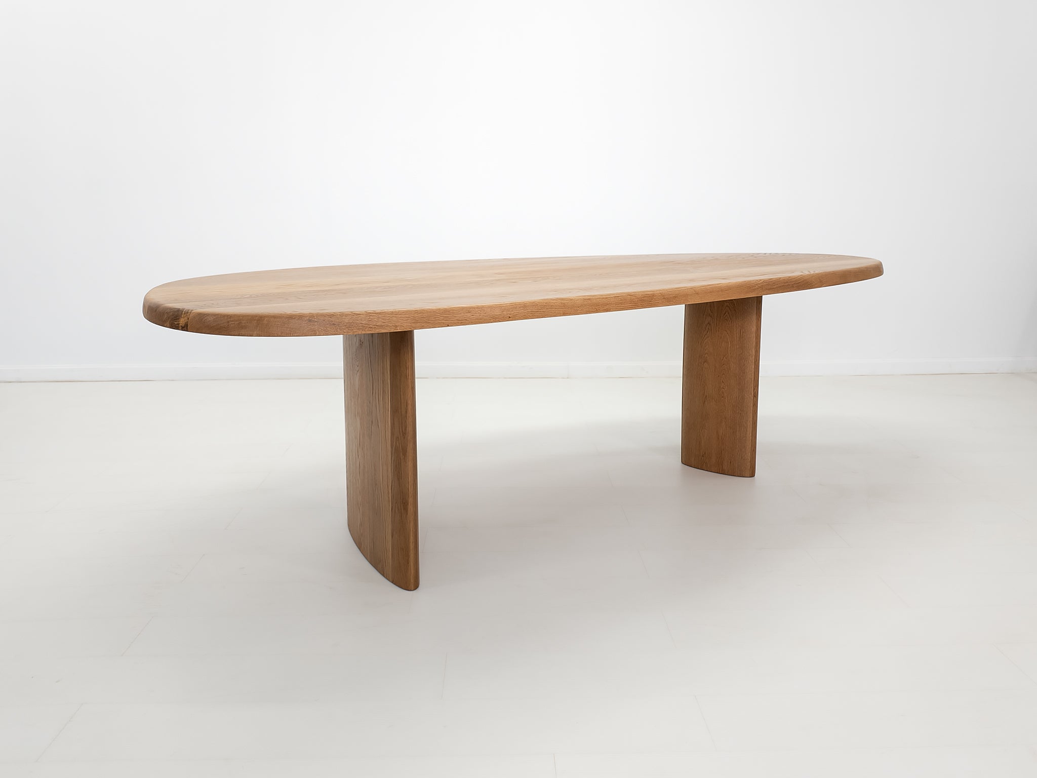 PERI Dining Table