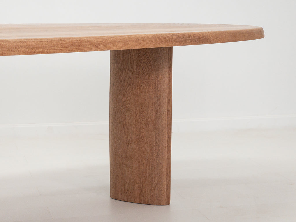 PERI Dining Table