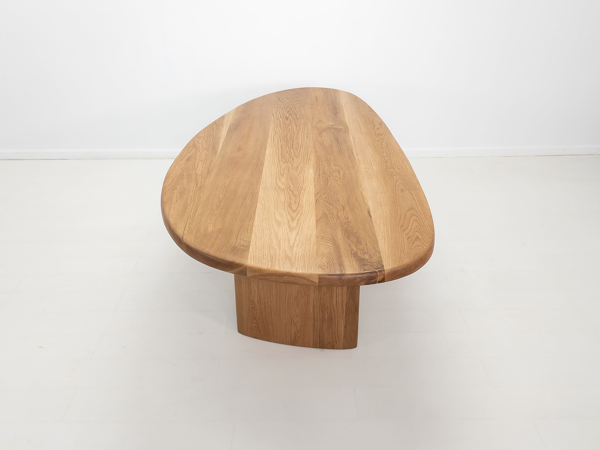 PERI Dining Table