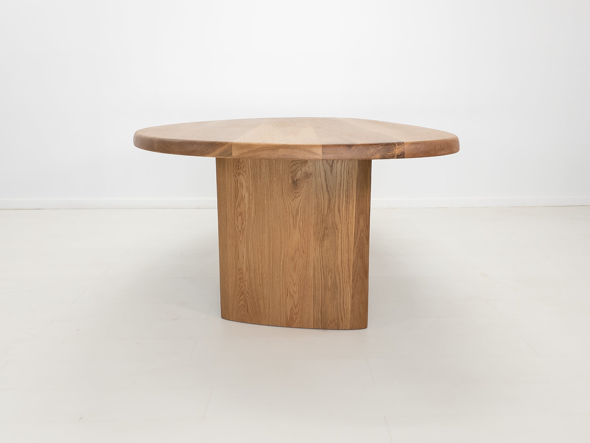PERI Dining Table