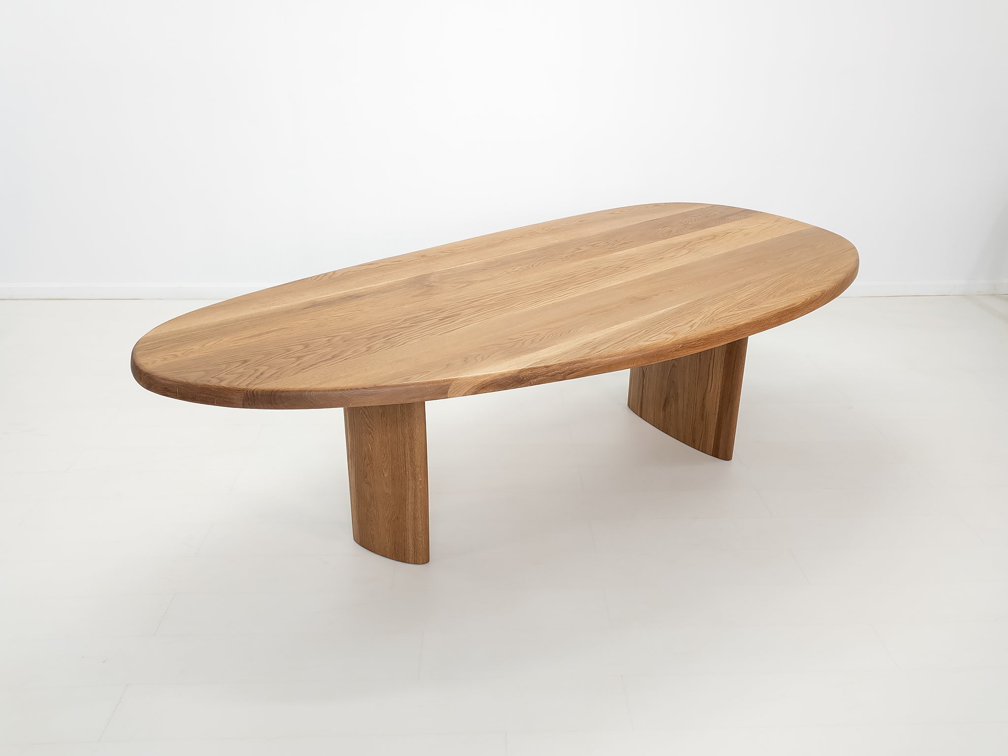 PERI Dining Table