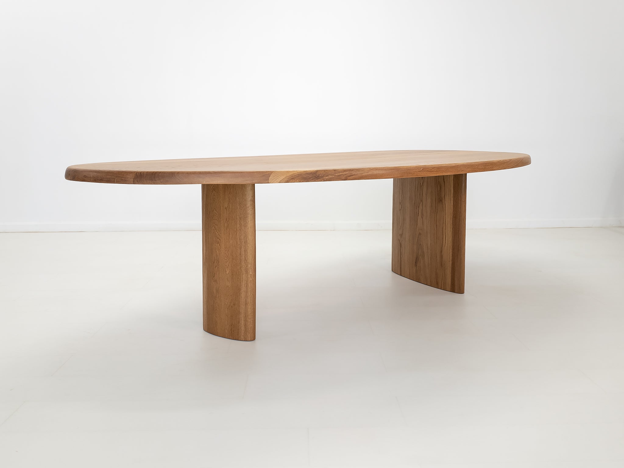 PERI Dining Table