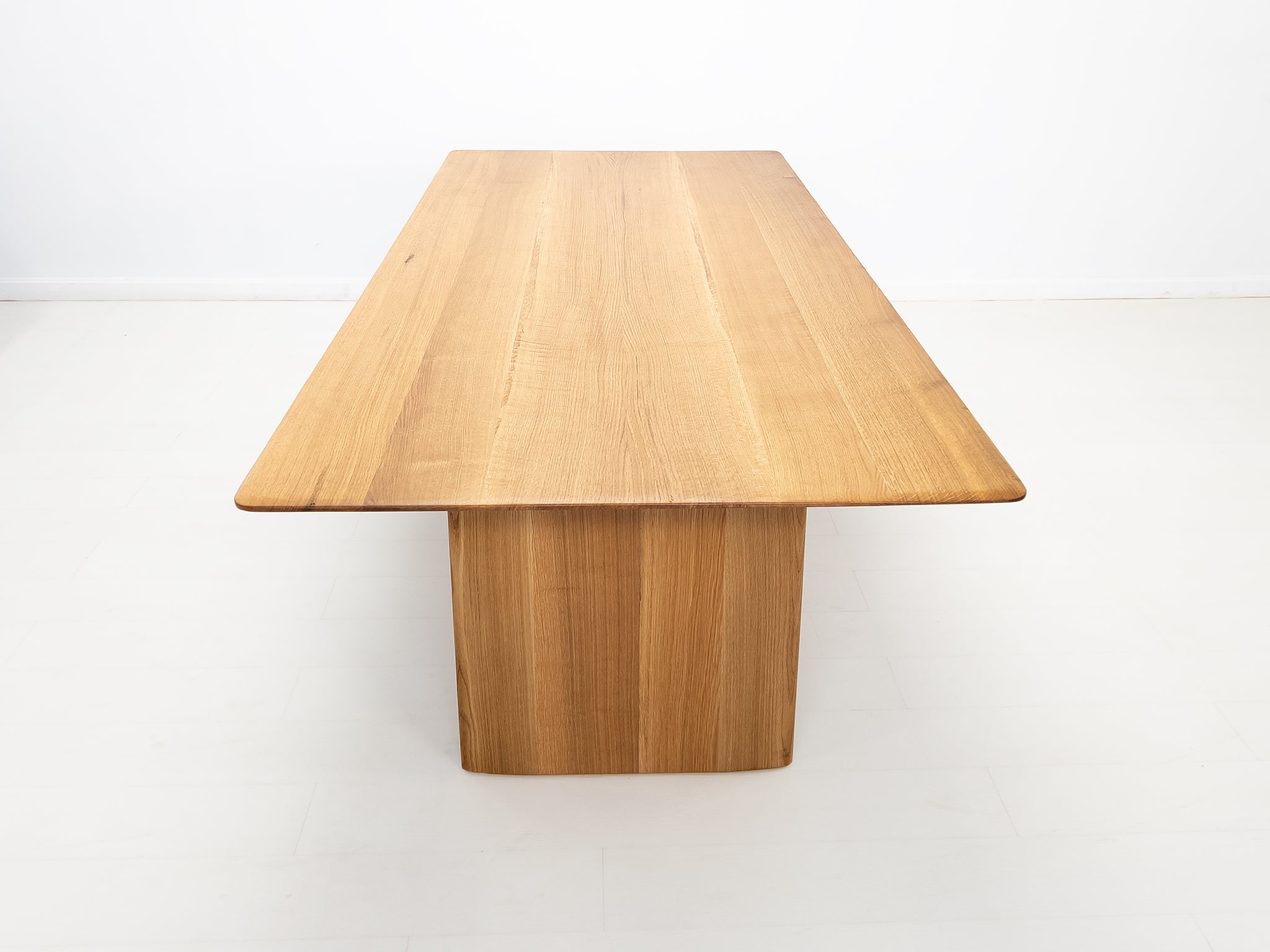 THEO Dining Table