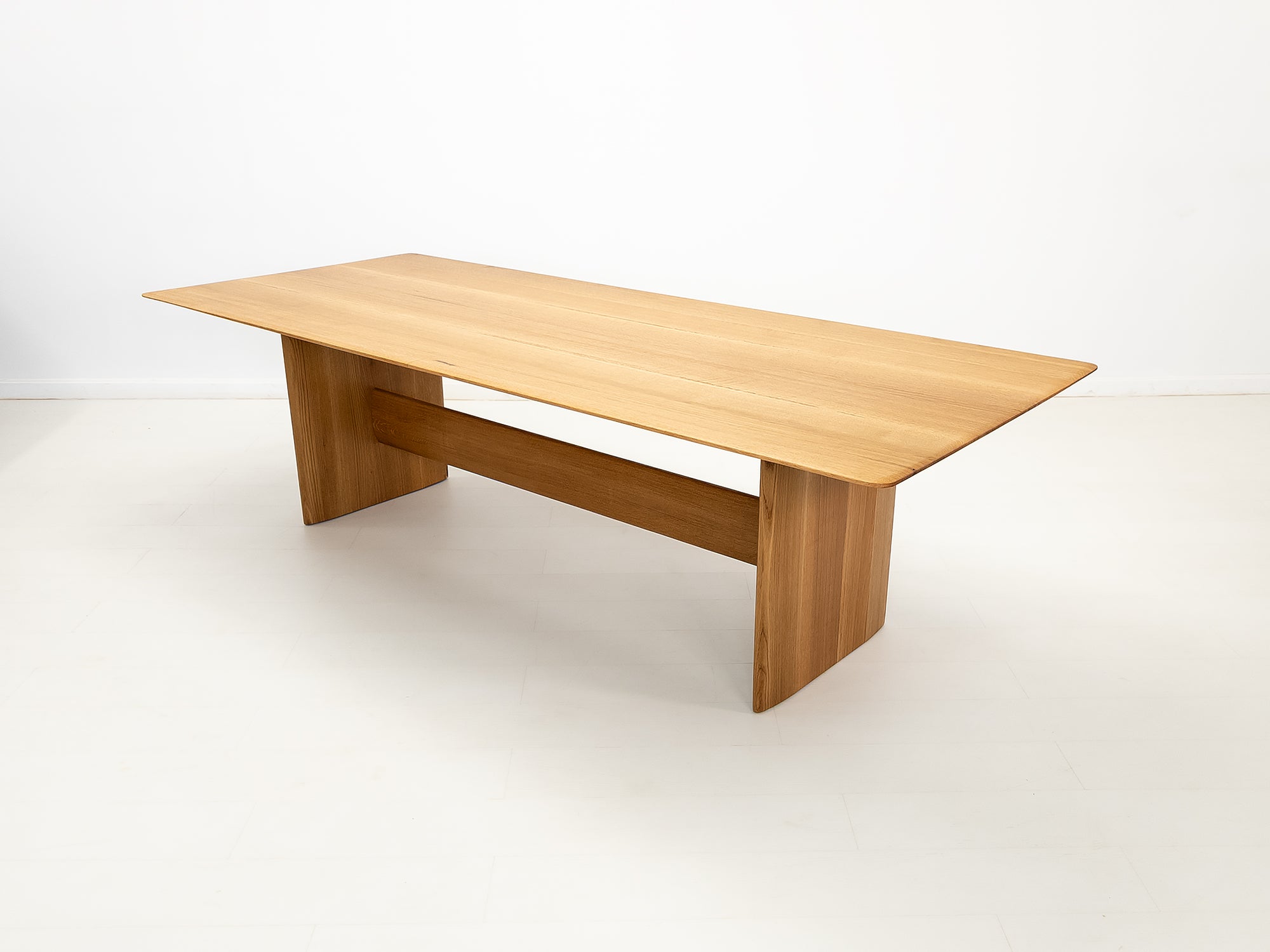 THEO Dining Table