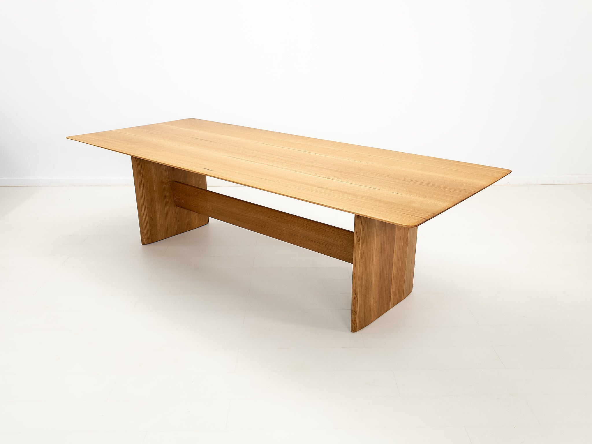 THEO Dining Table