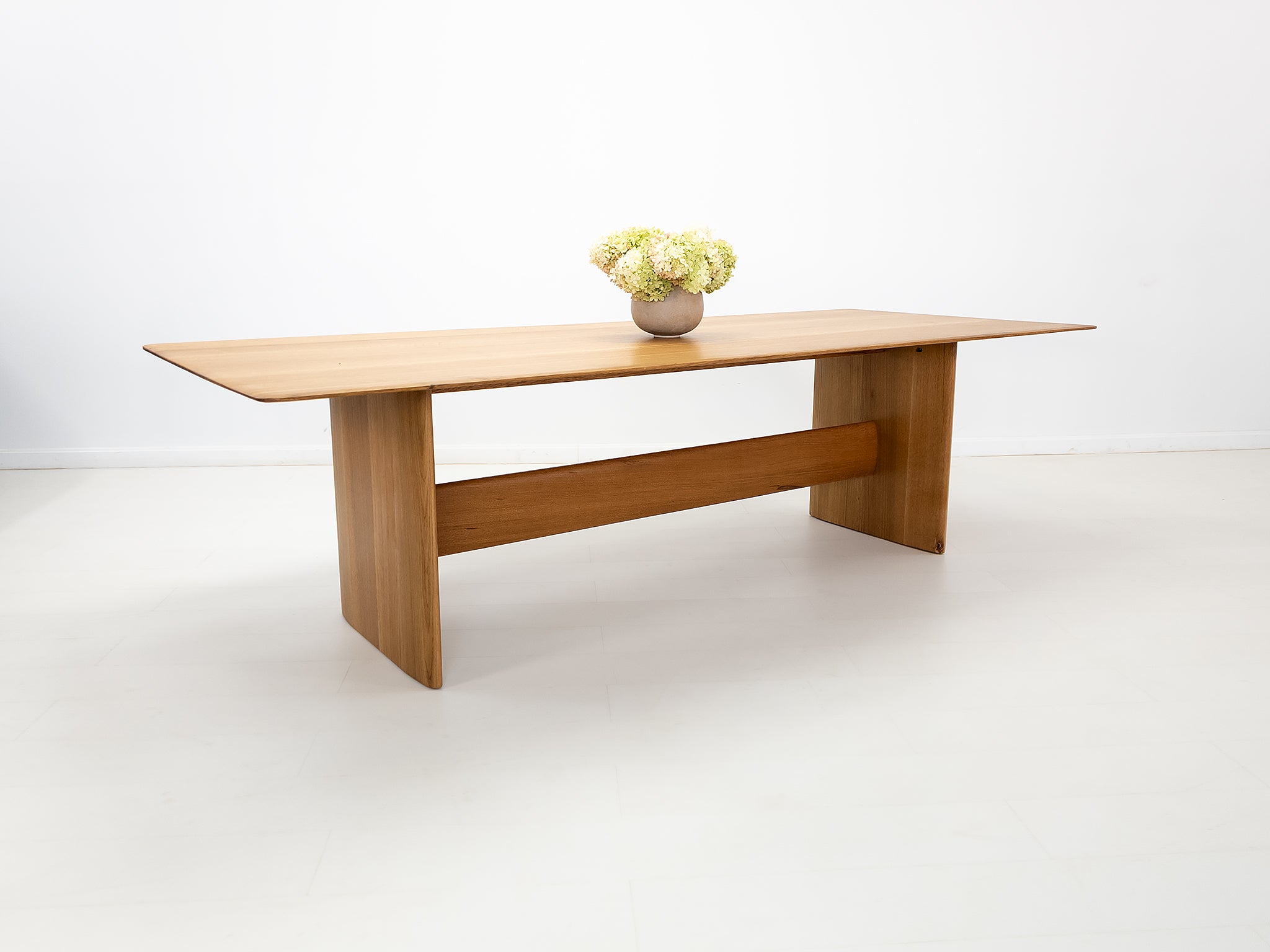 THEO Dining Table