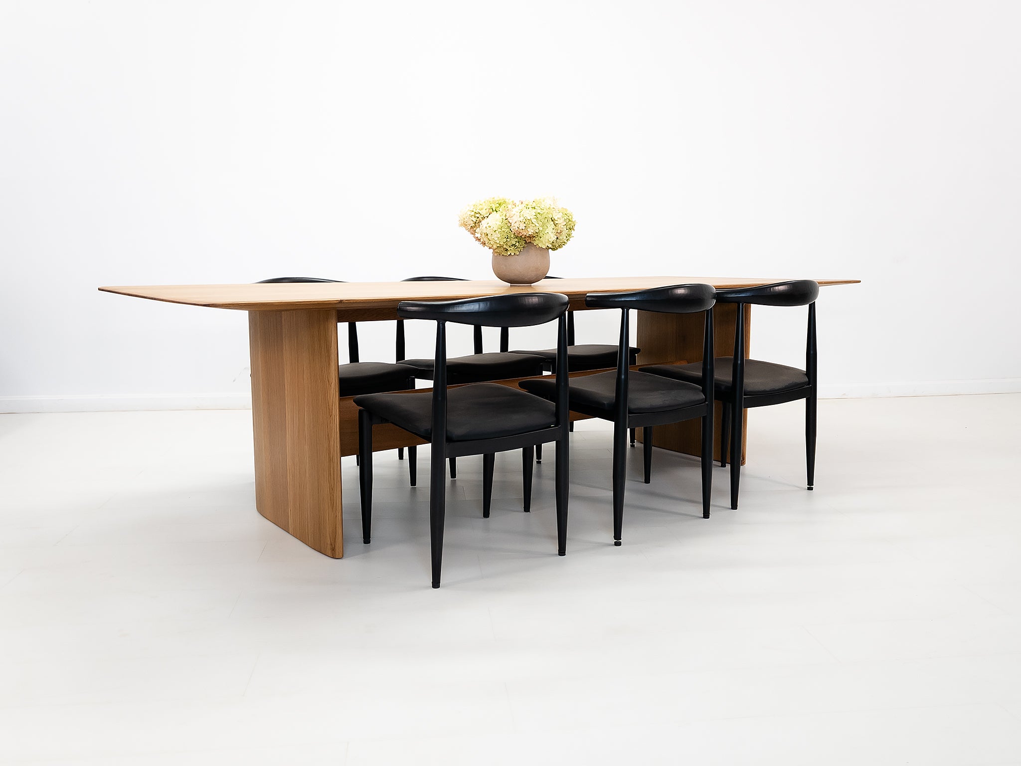 THEO Dining Table
