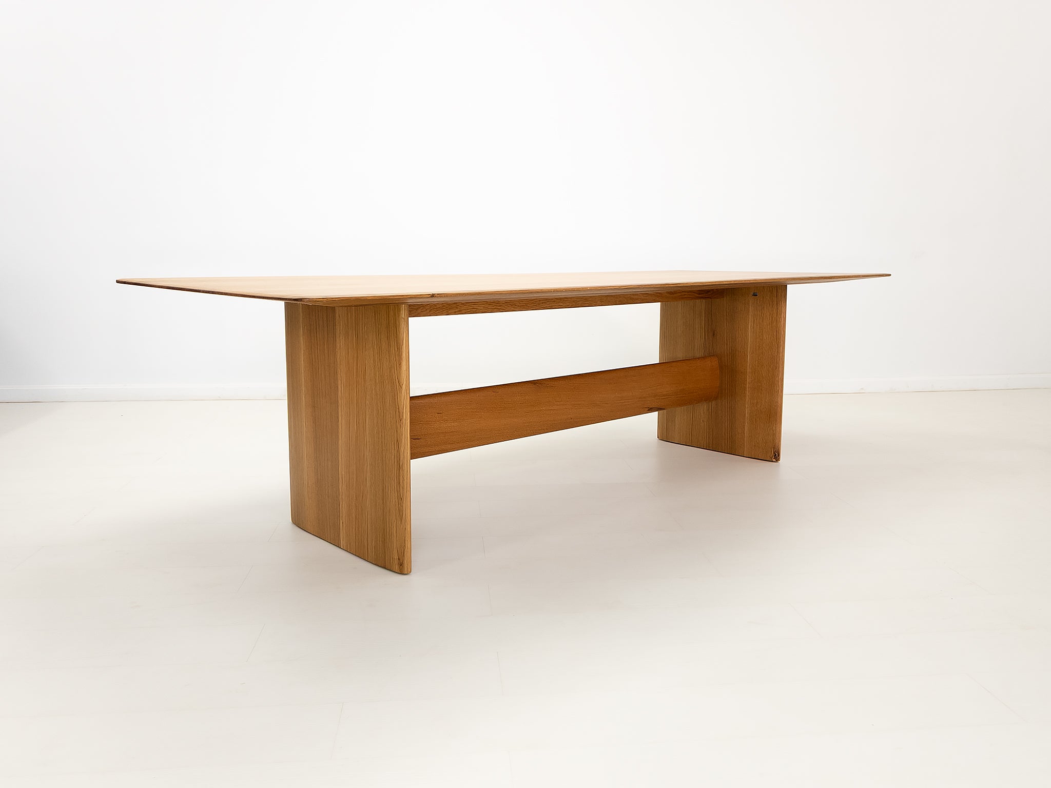 THEO Dining Table