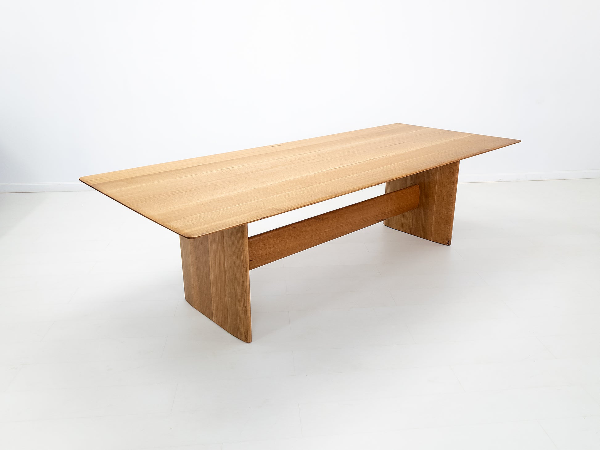 THEO Dining Table