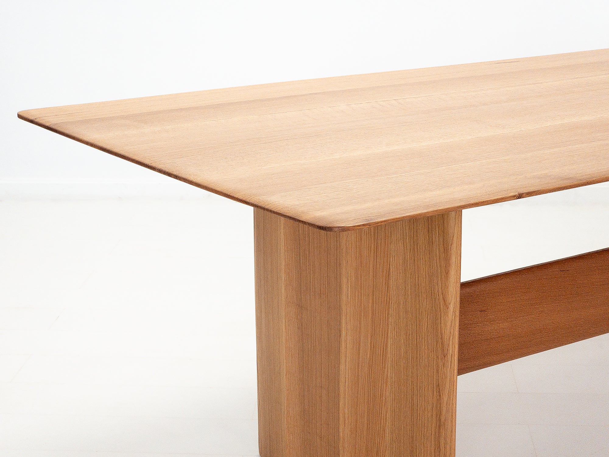 THEO Dining Table
