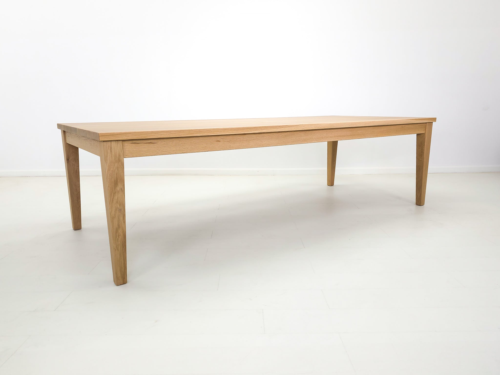 ARAN Dining Table