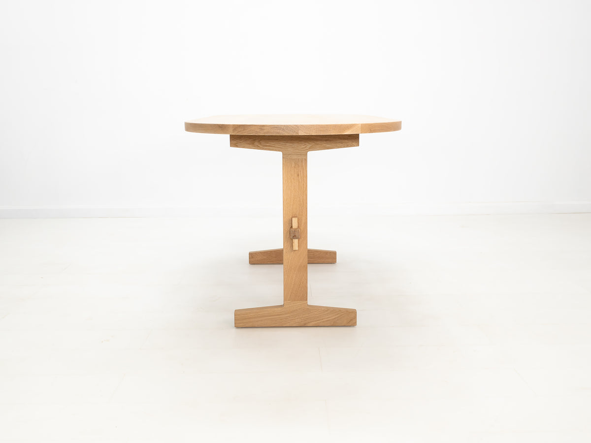 BANQ Dining Table