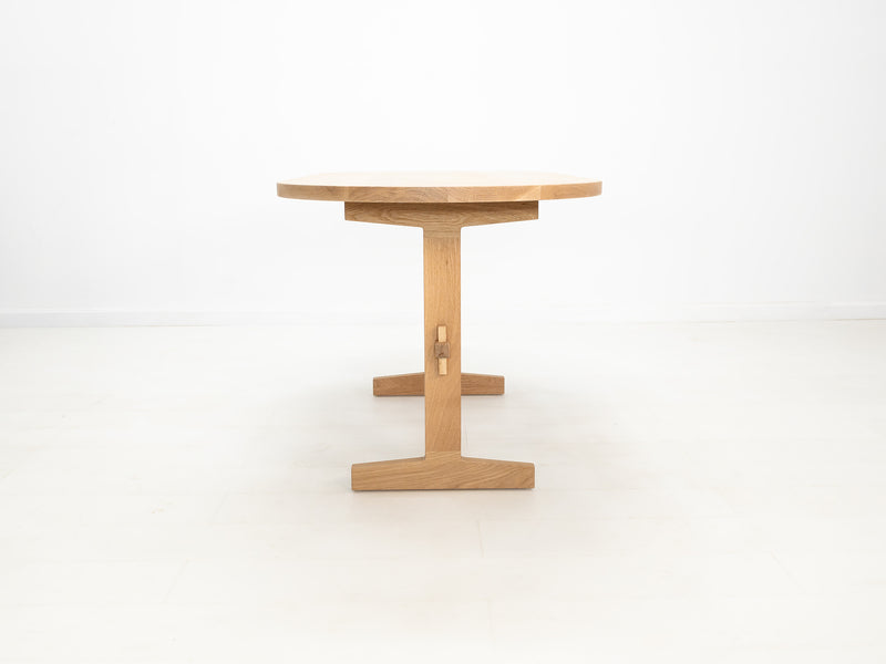 BANQ Dining Table