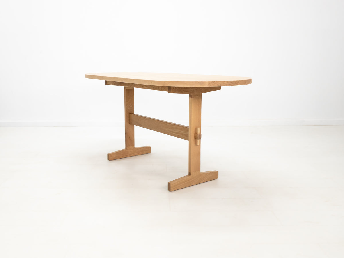 BANQ Dining Table