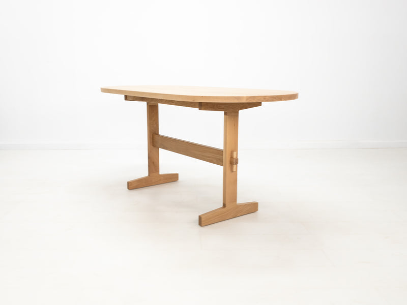 BANQ Dining Table