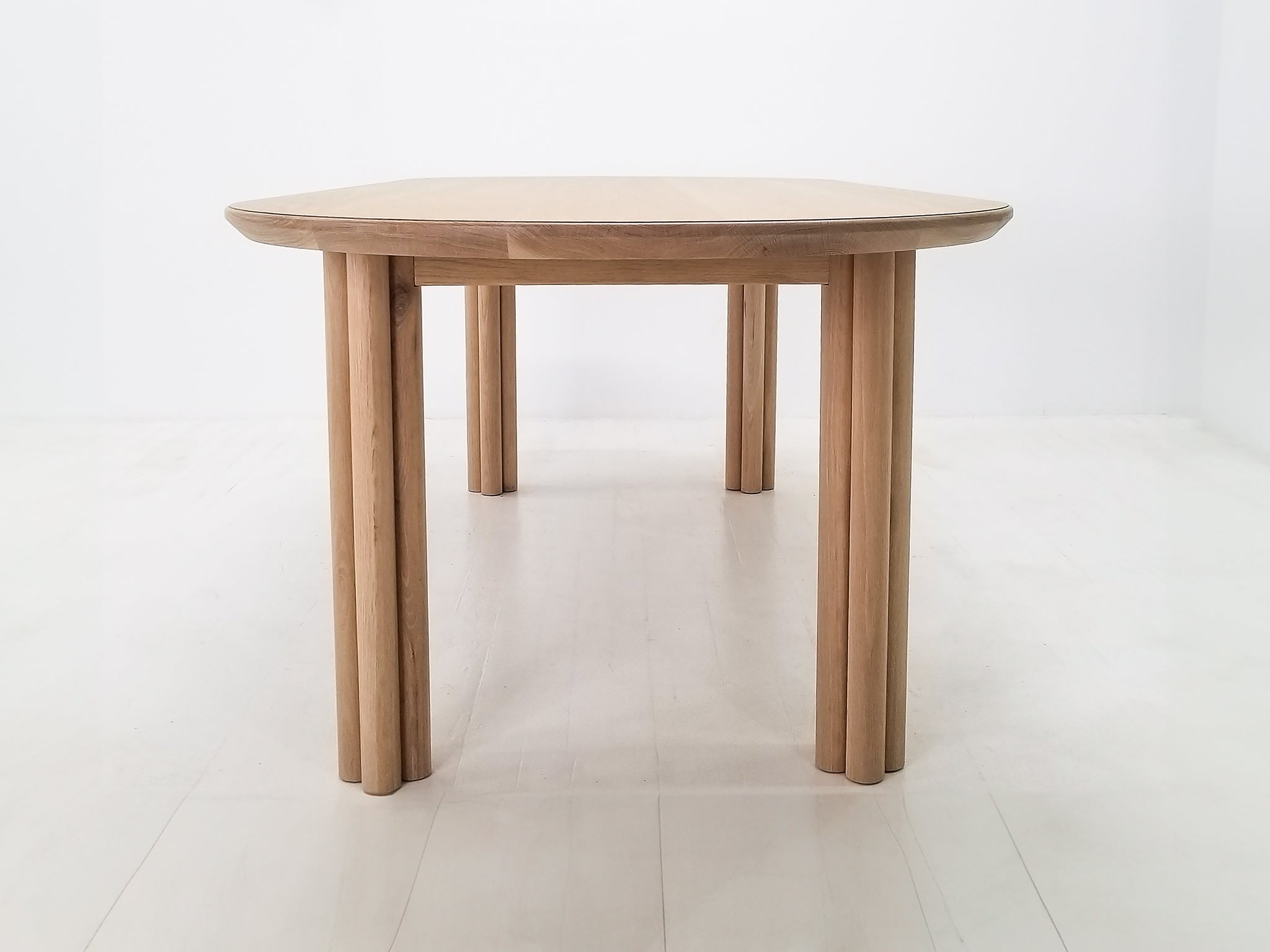BEAU Dining Table