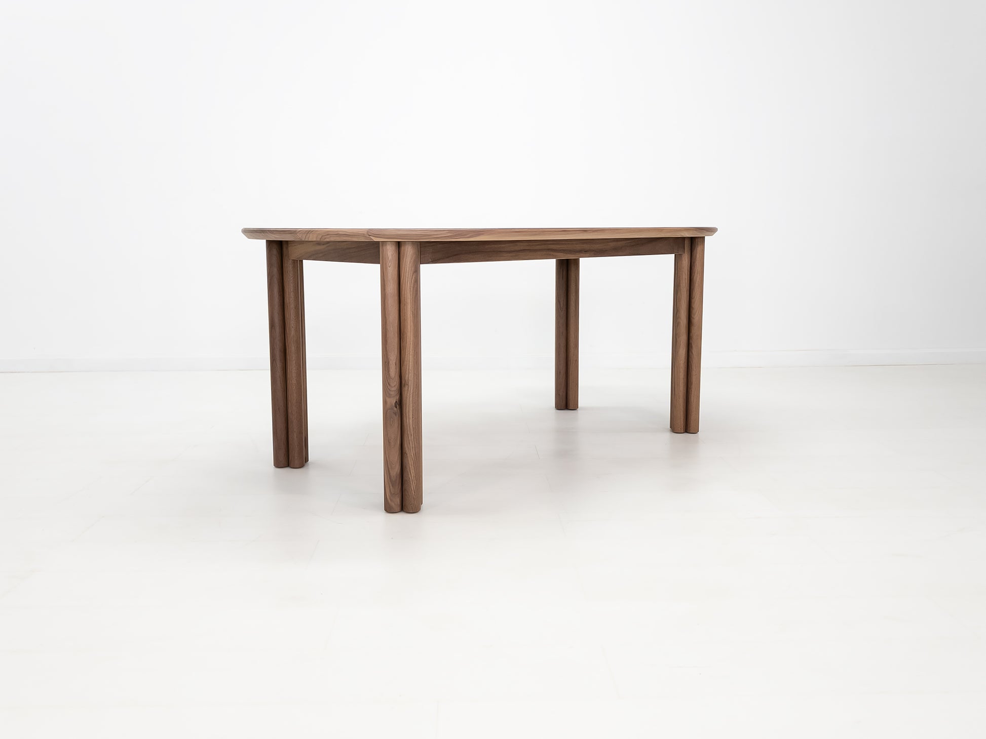 BEAU Dining Table