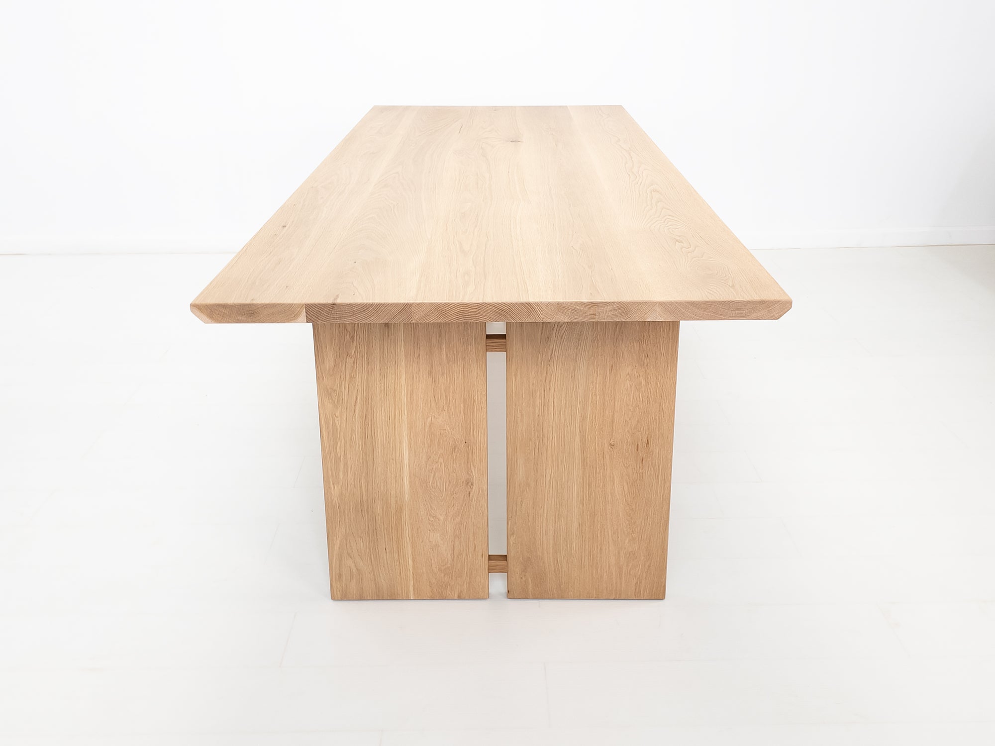 DIVI Dining Table