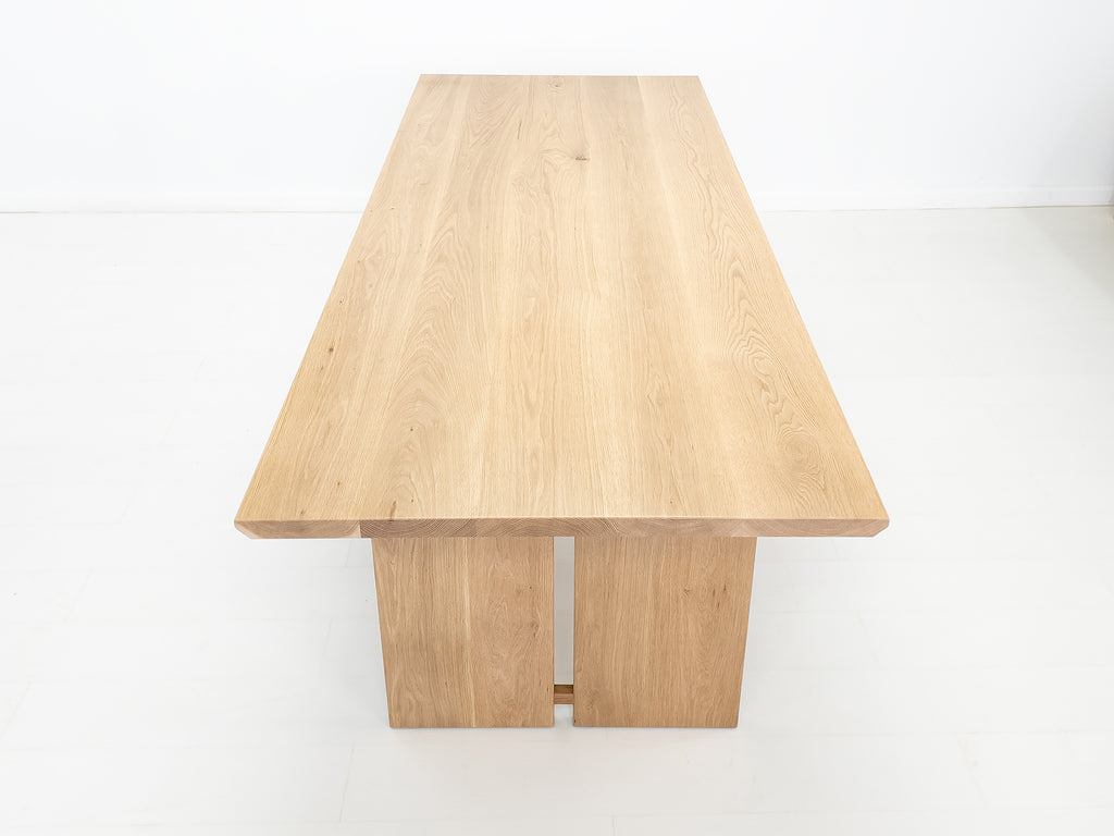 DIVI Dining Table