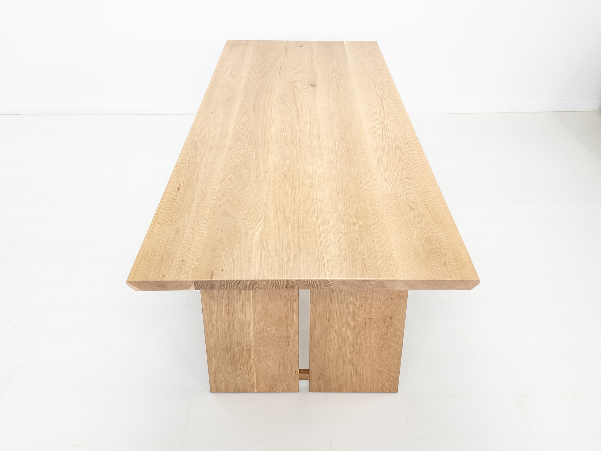 DIVI Dining Table