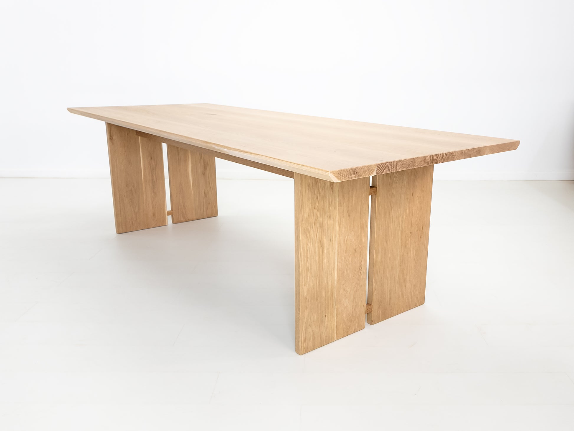 DIVI Dining Table